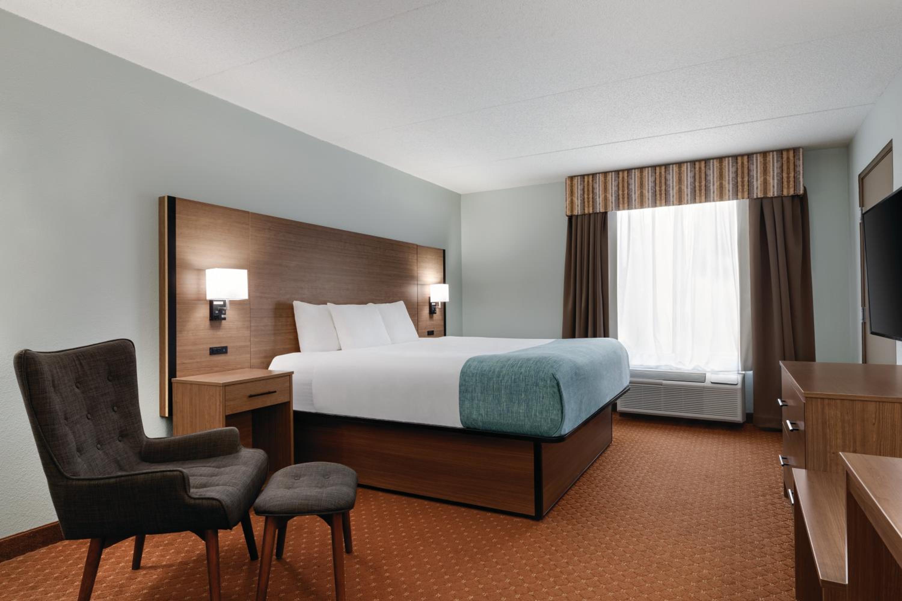 One-Bedroom King Suite - Non-Smoking - Photo 3