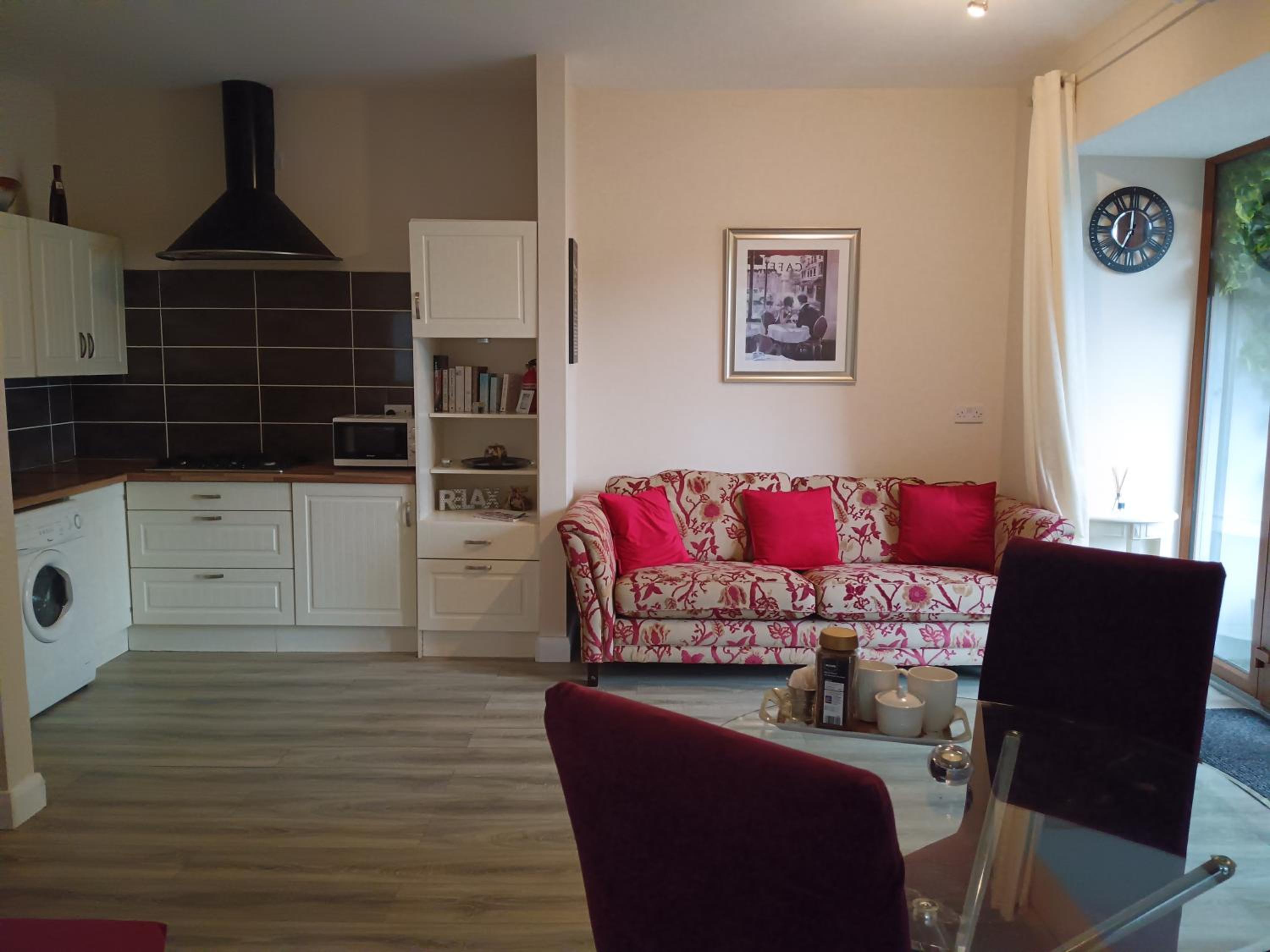 One-Bedroom Apartment - Photo 11