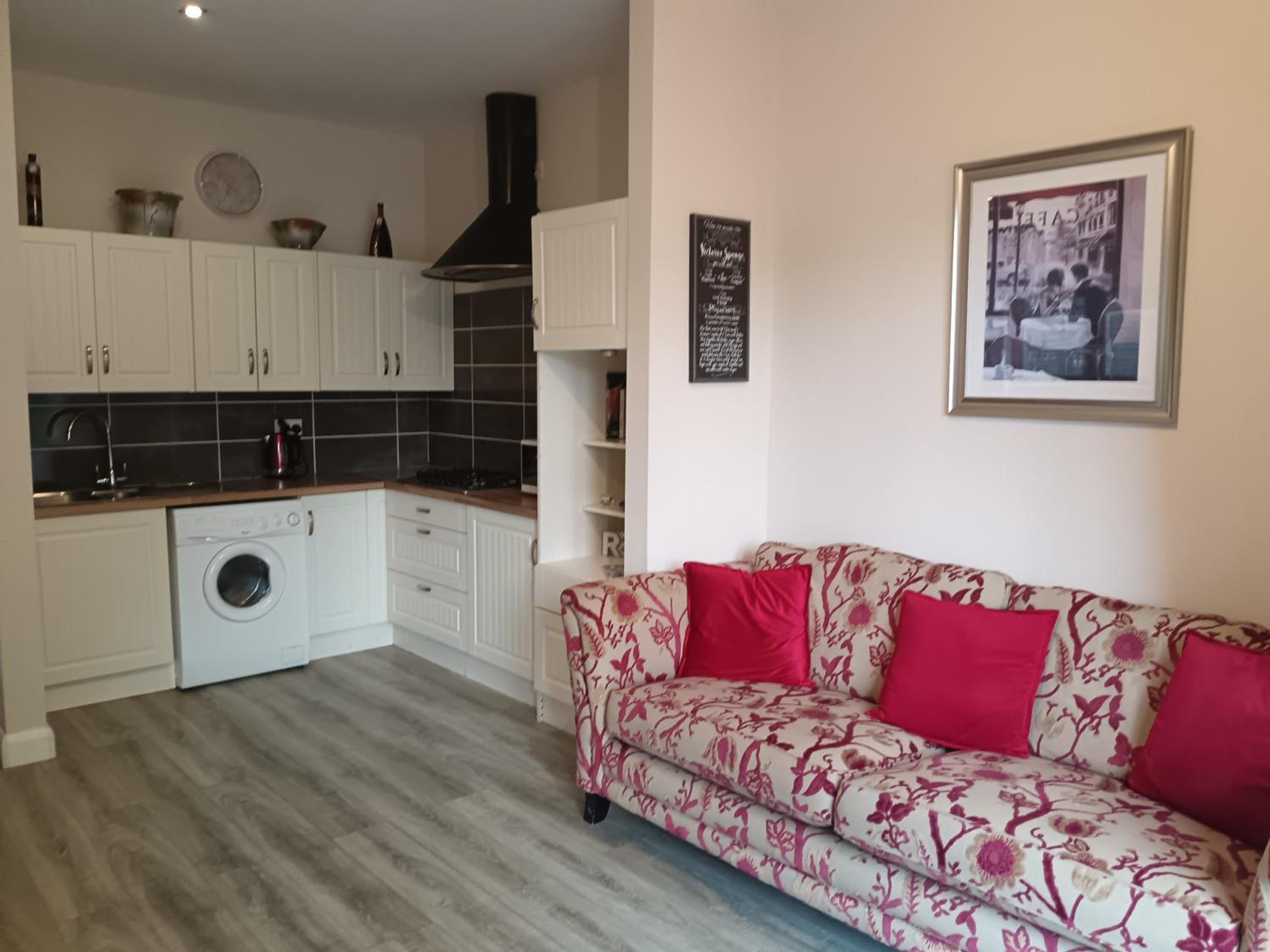 One-Bedroom Apartment - Photo 12