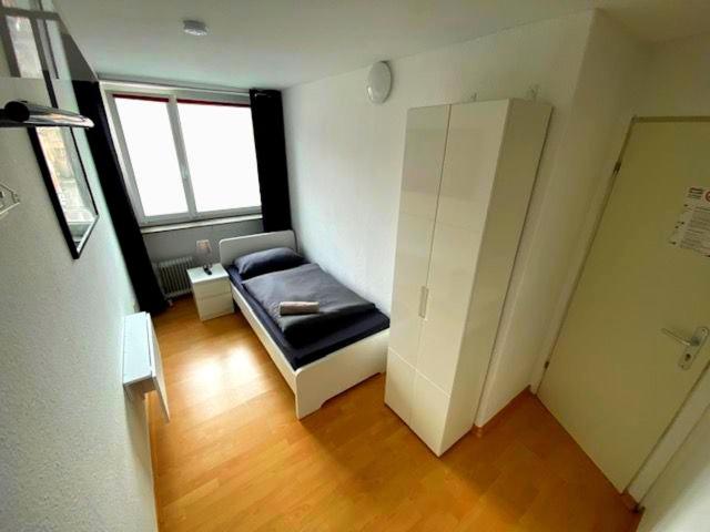 Single Room with Shared Shower and Toilet photo 1
