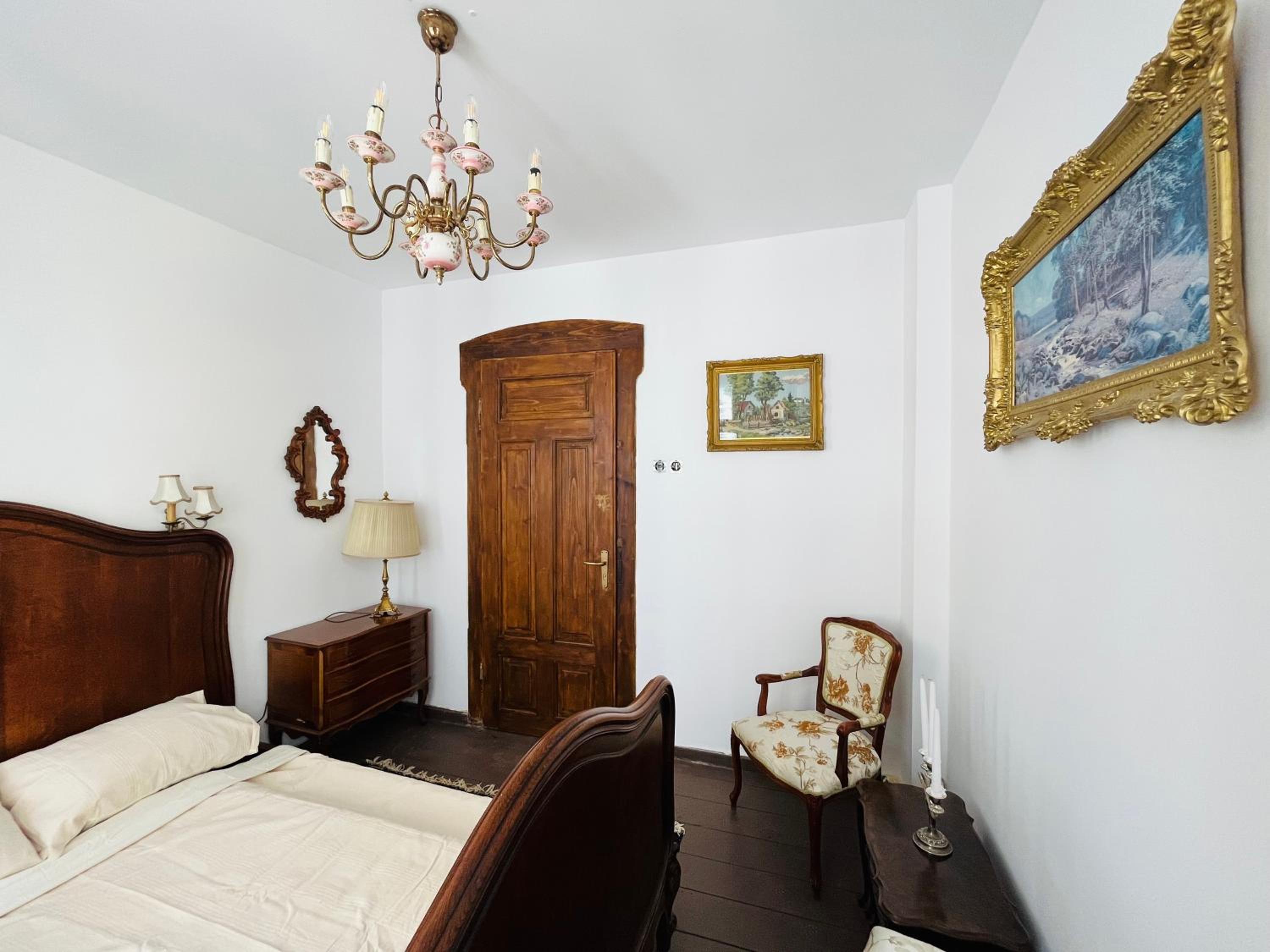 Double Room with Shared Bathroom photo 2