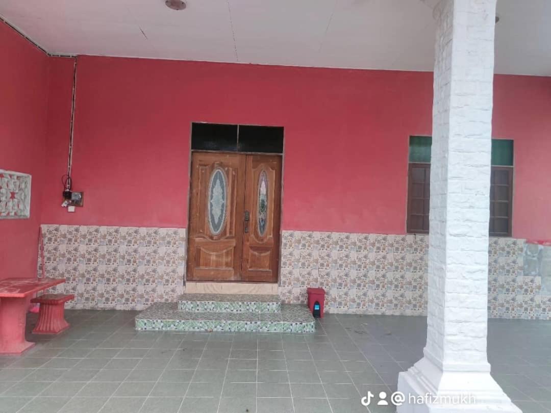 Three-Bedroom House photo 2