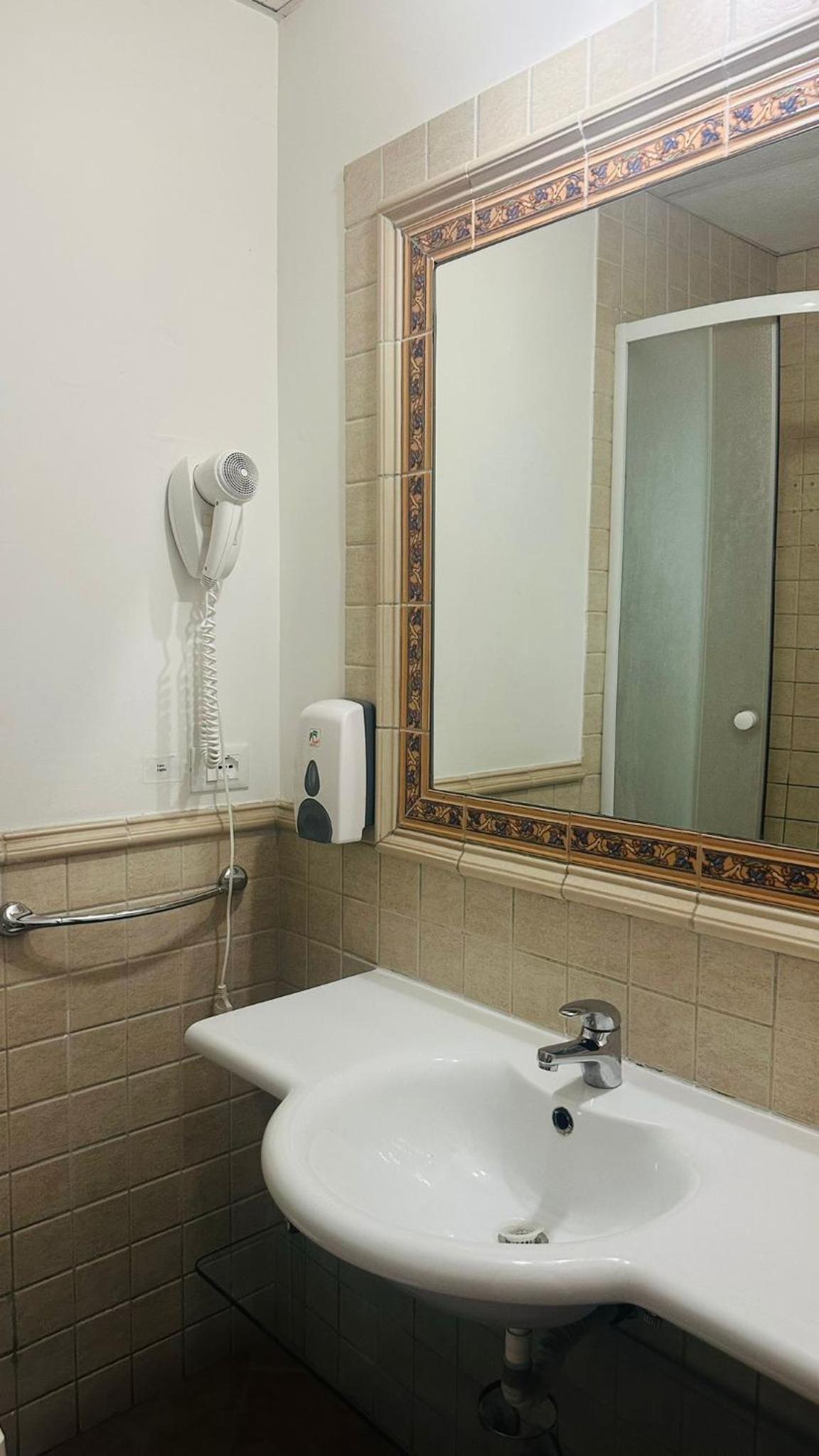 Double or Twin Room photo 3