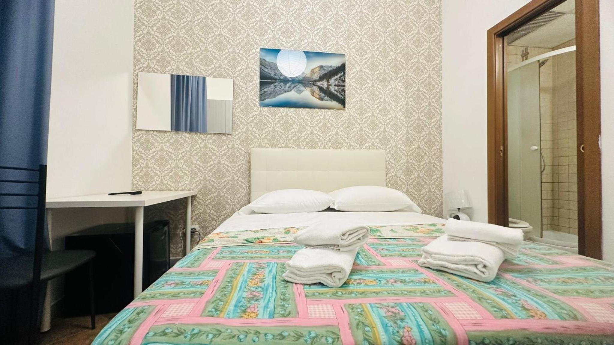 Double or Twin Room photo 3