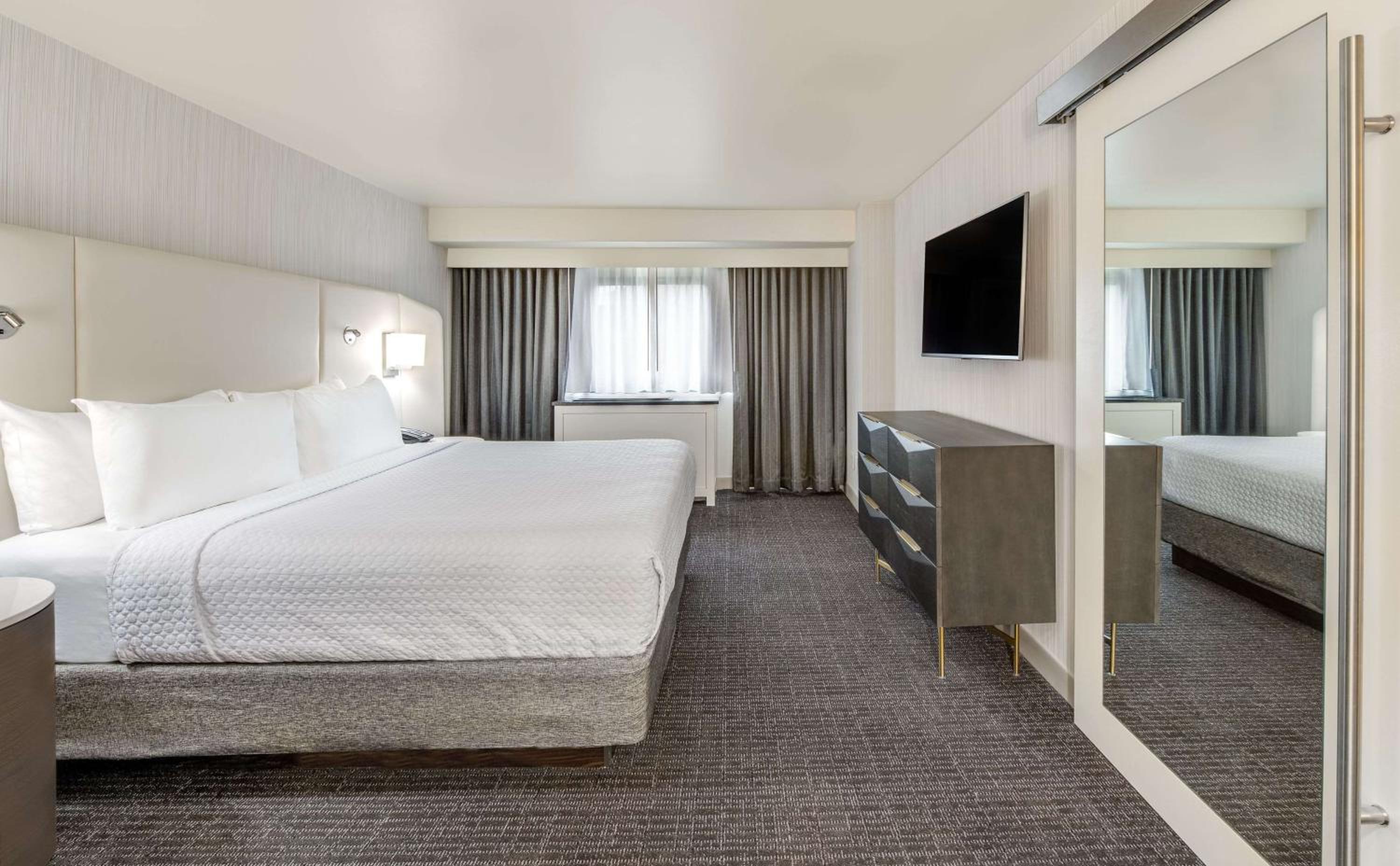 One-Bedroom King - Mobility Accessible/Roll-In Shower
