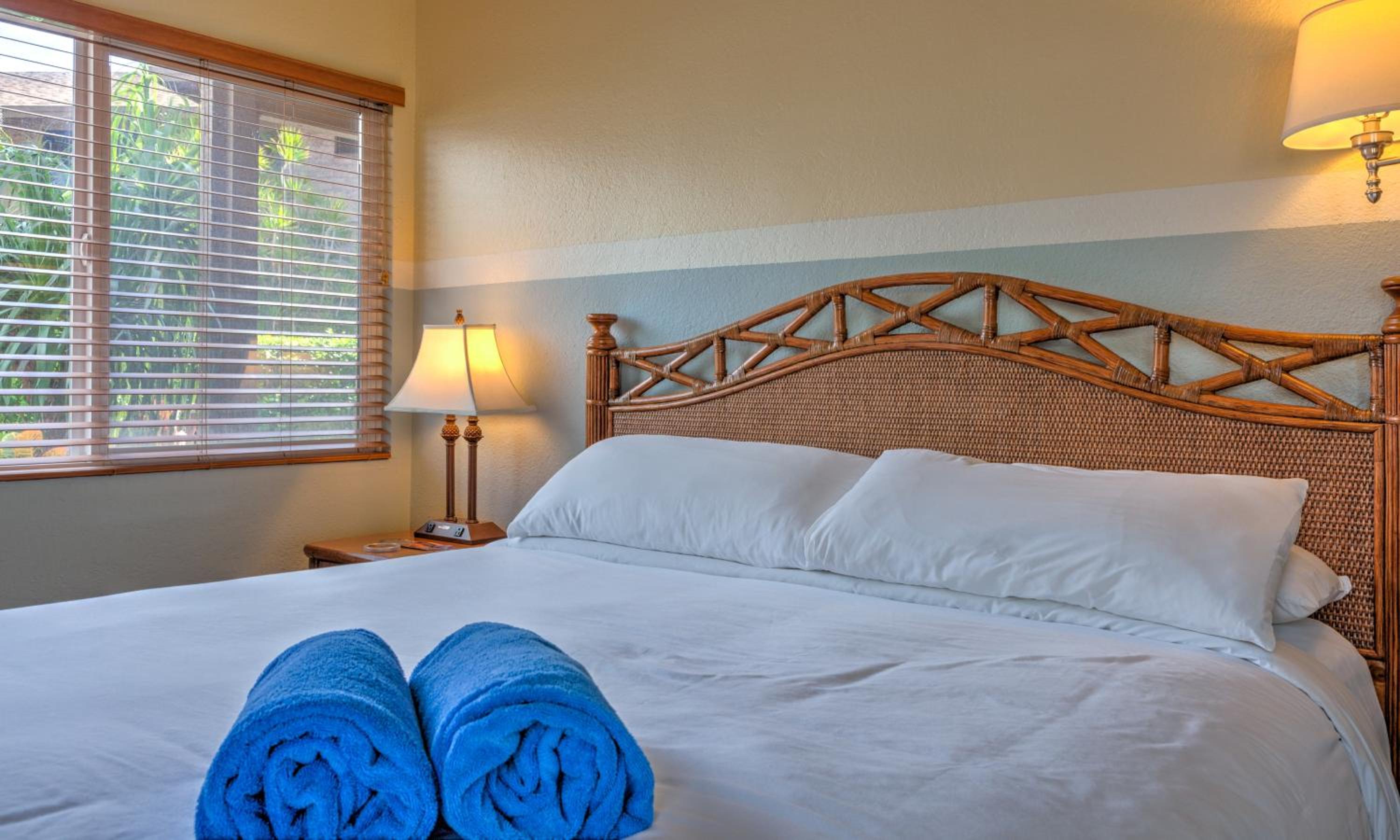 Suite, 1 King Bed with Kitchen, Pool View - Photo 4