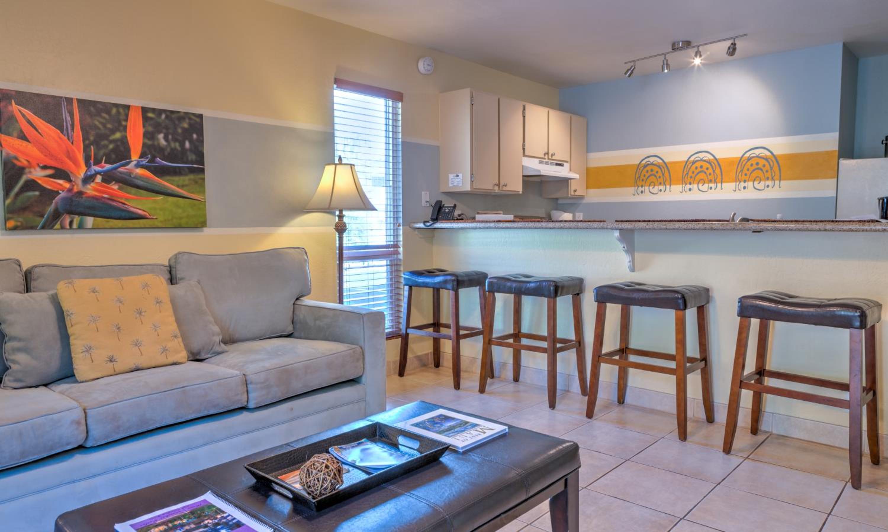 Suite, 1 King Bed with Kitchen, Pool View - Photo 1