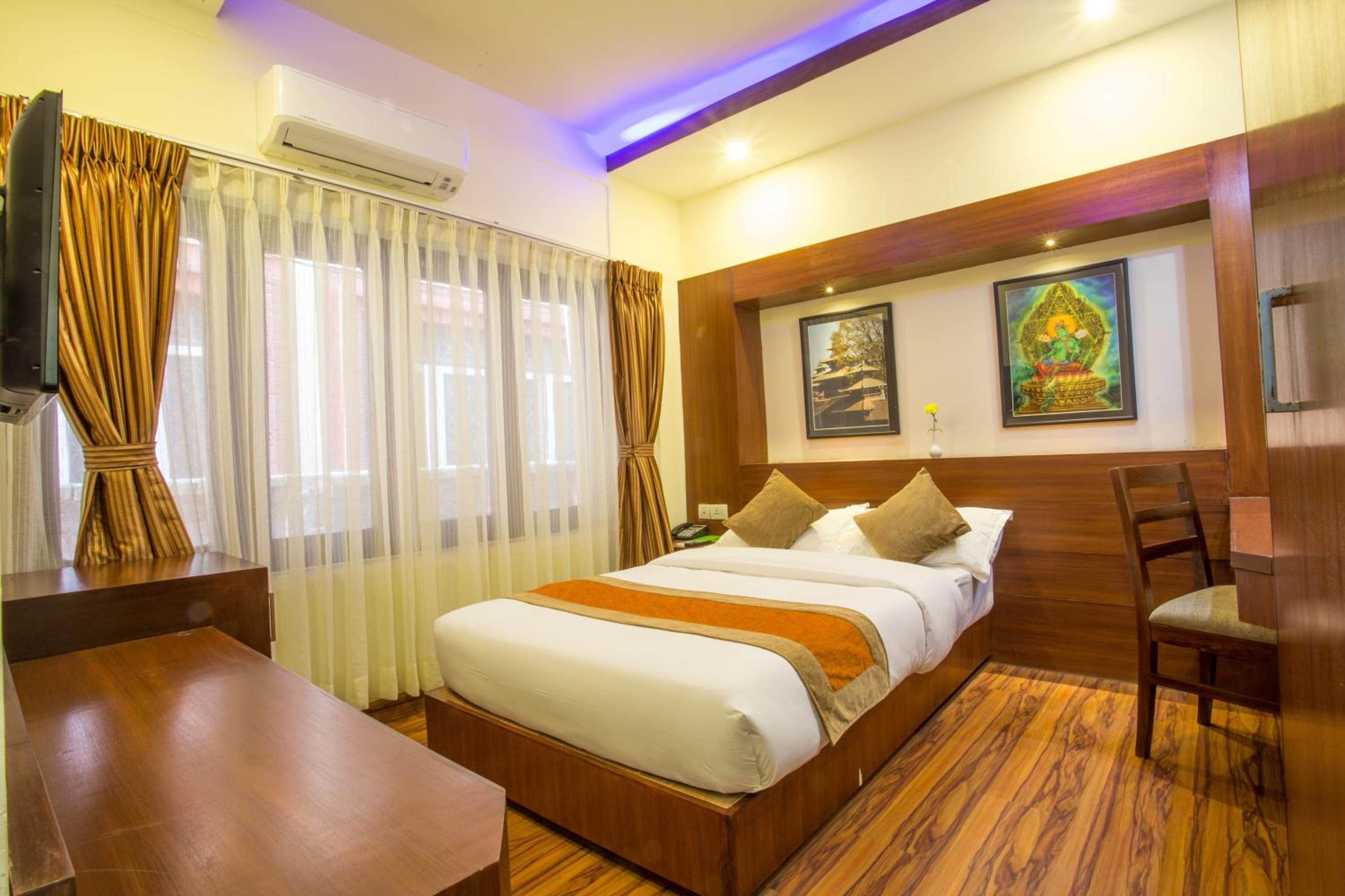 Deluxe Single Room with Free Airport Pickup