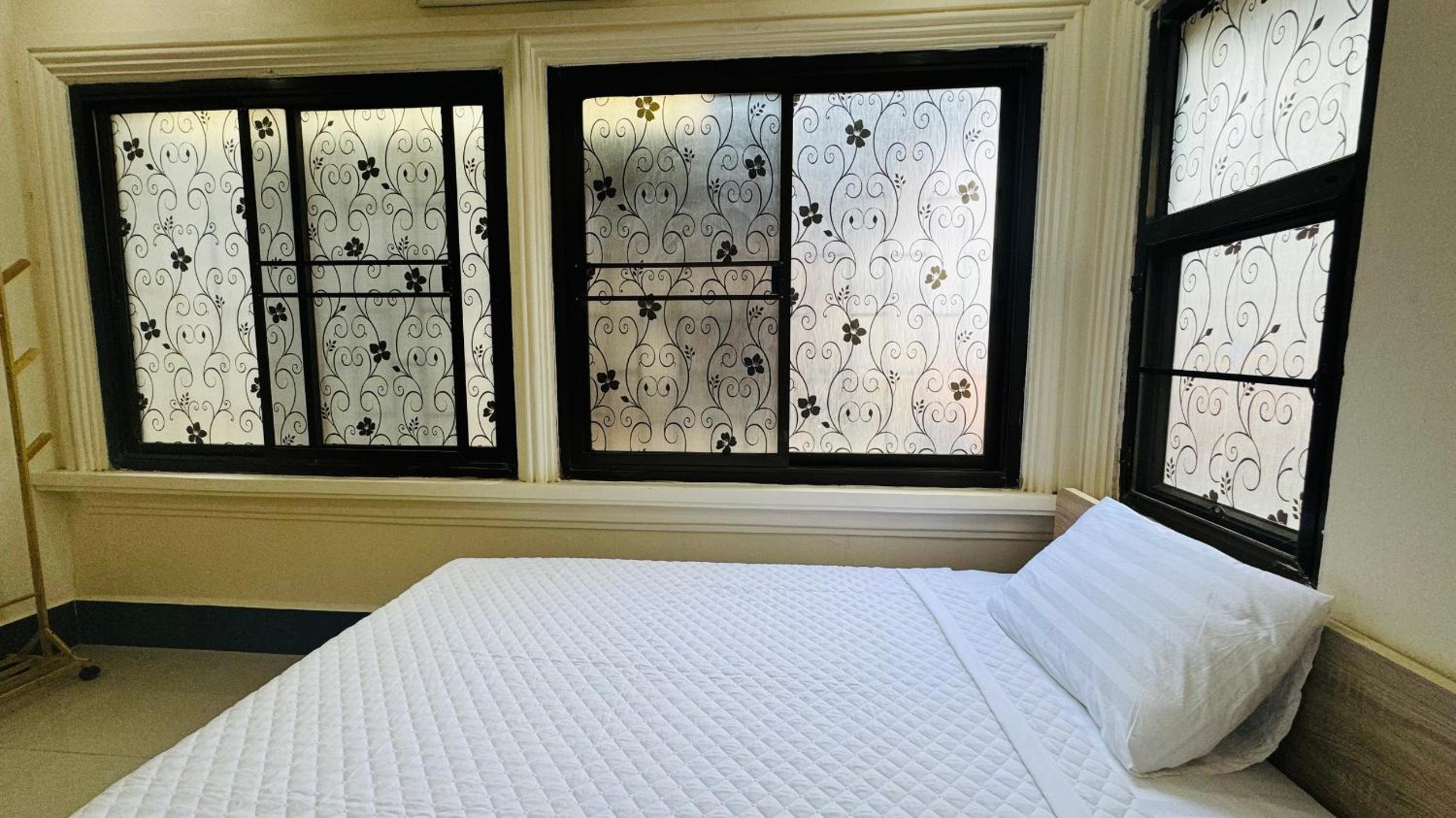 Twin Room - Photo 9