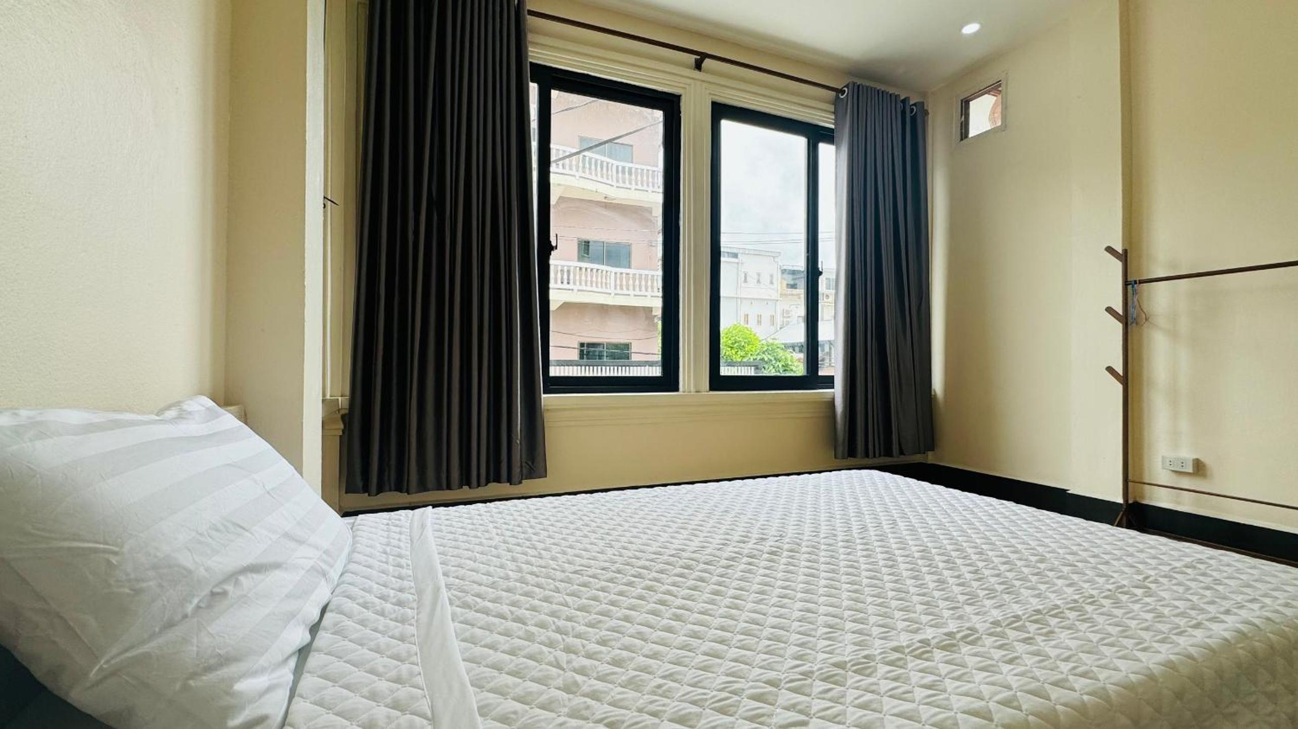 Twin Room - Photo 2
