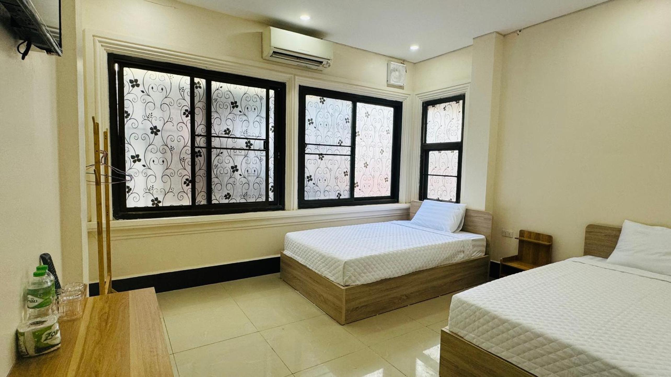 Twin Room - Photo 8