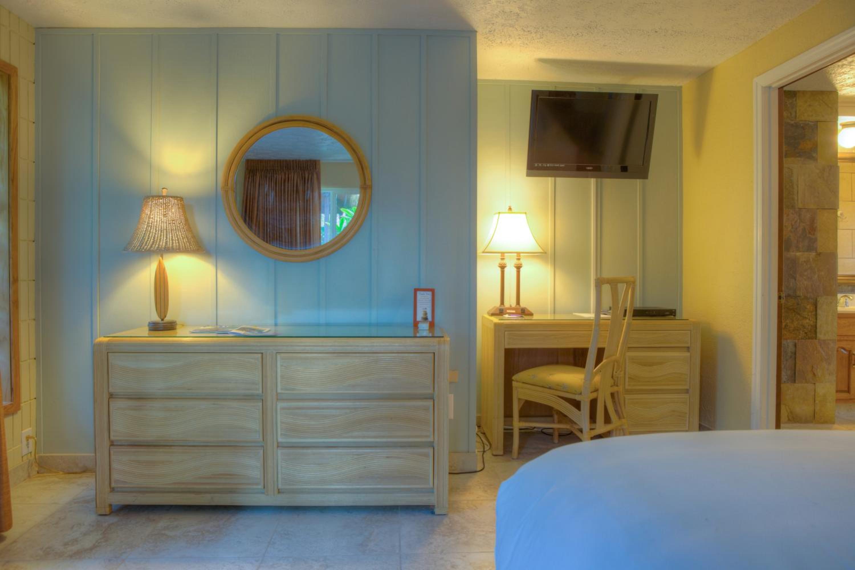 Junior Suite, 1 King Bed, Garden View - Photo 4