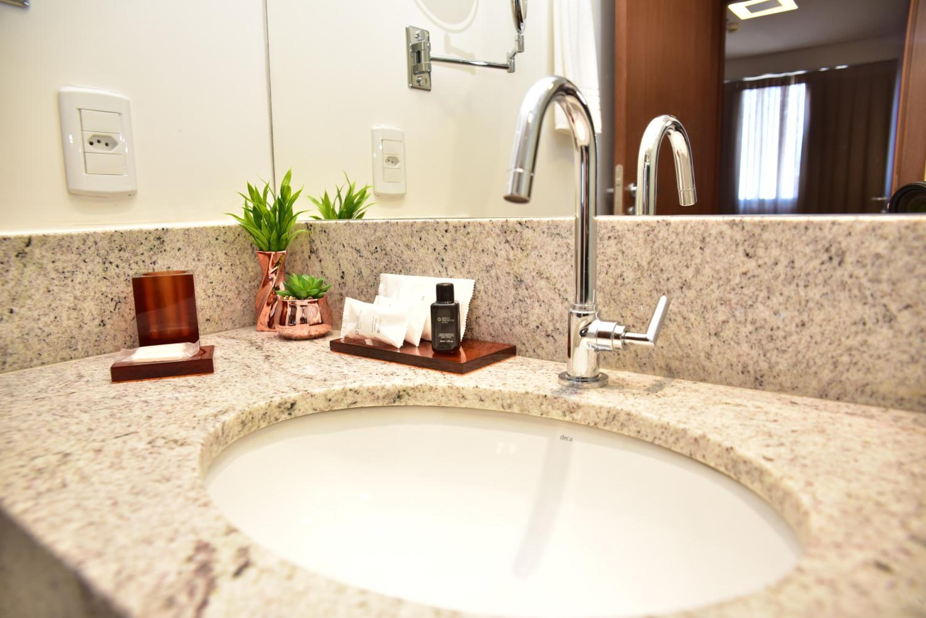 Luxury Twin Room - Photo 11