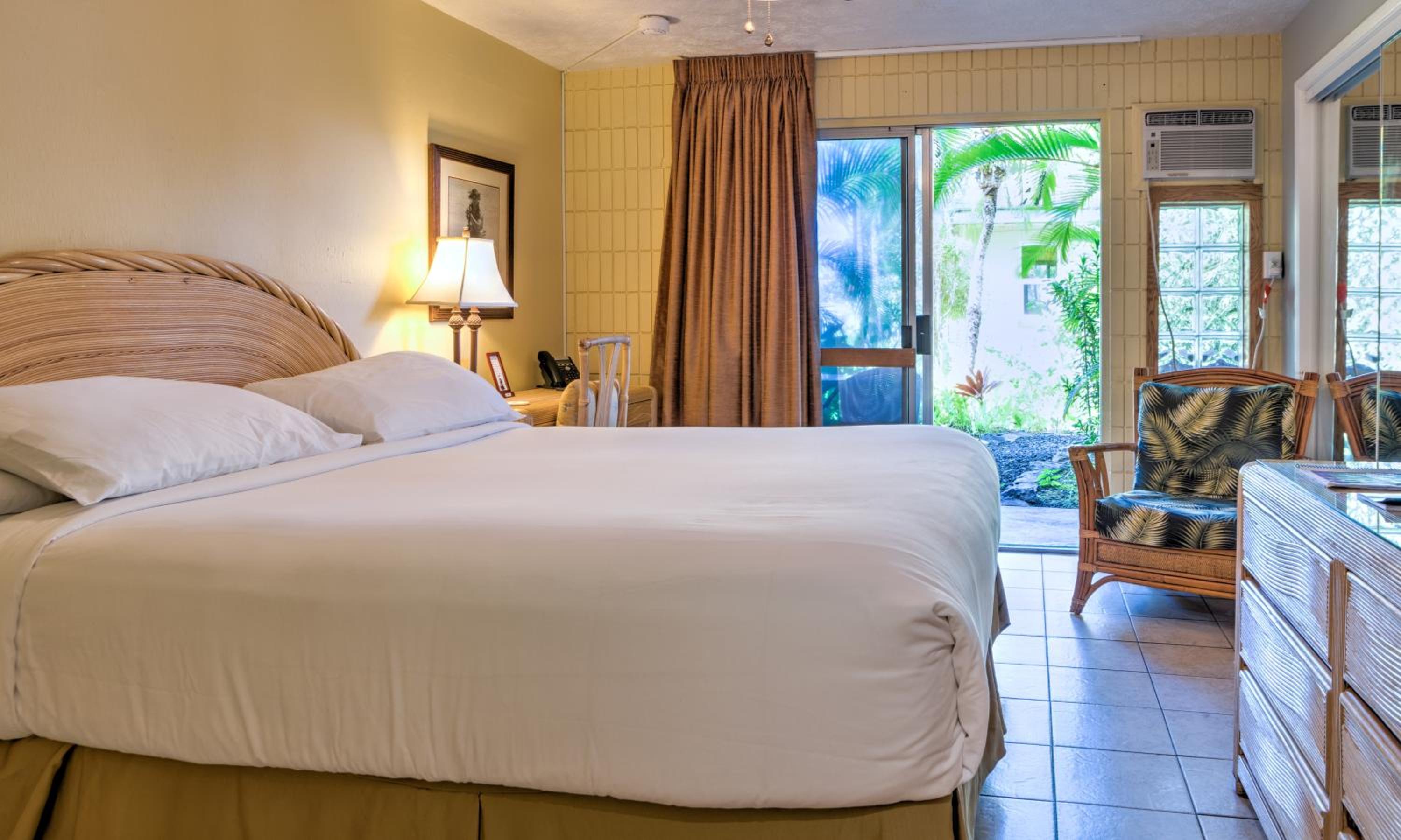 Standard Room, 1 King Bed, Garden View - Photo 4