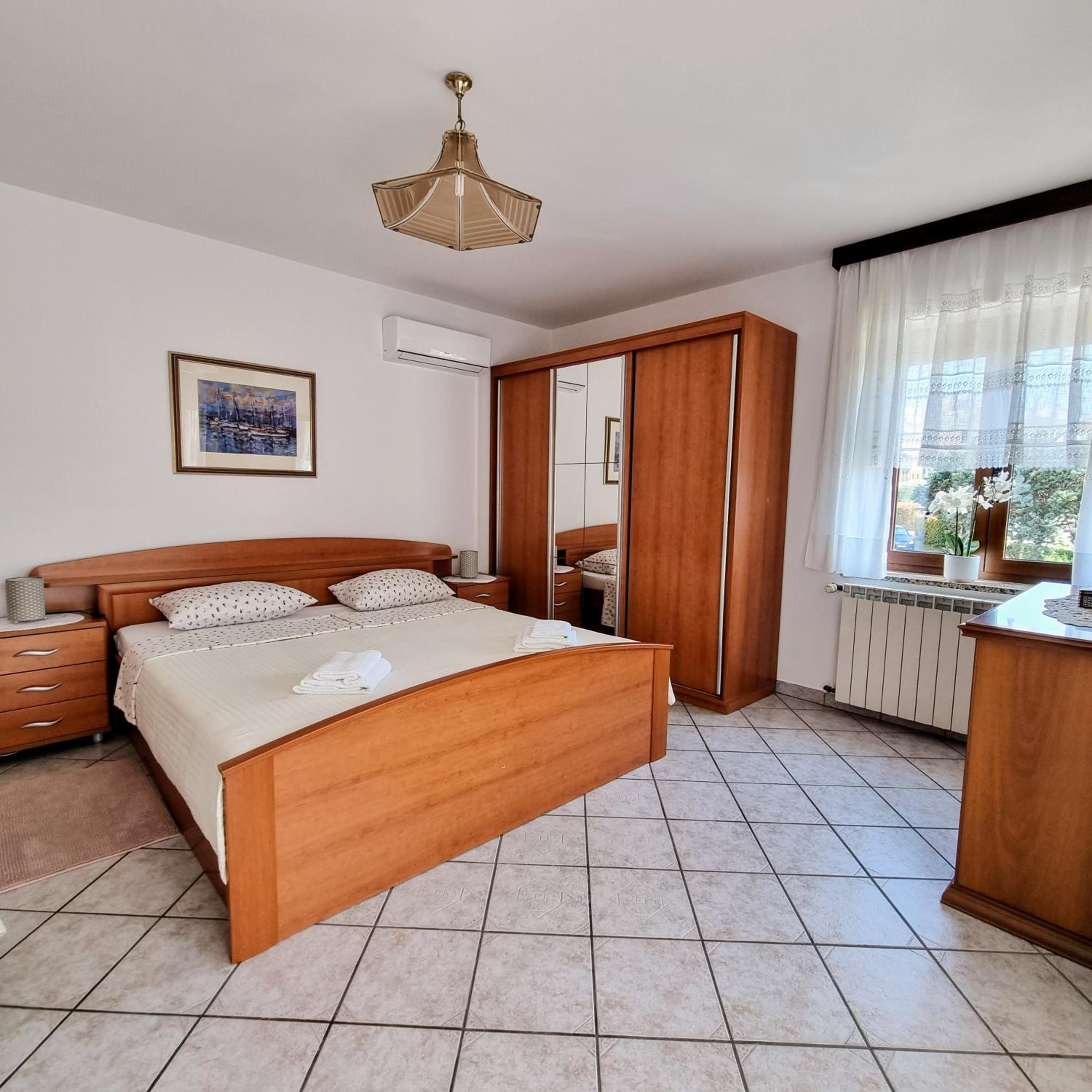 One-Bedroom Apartment with Balcony