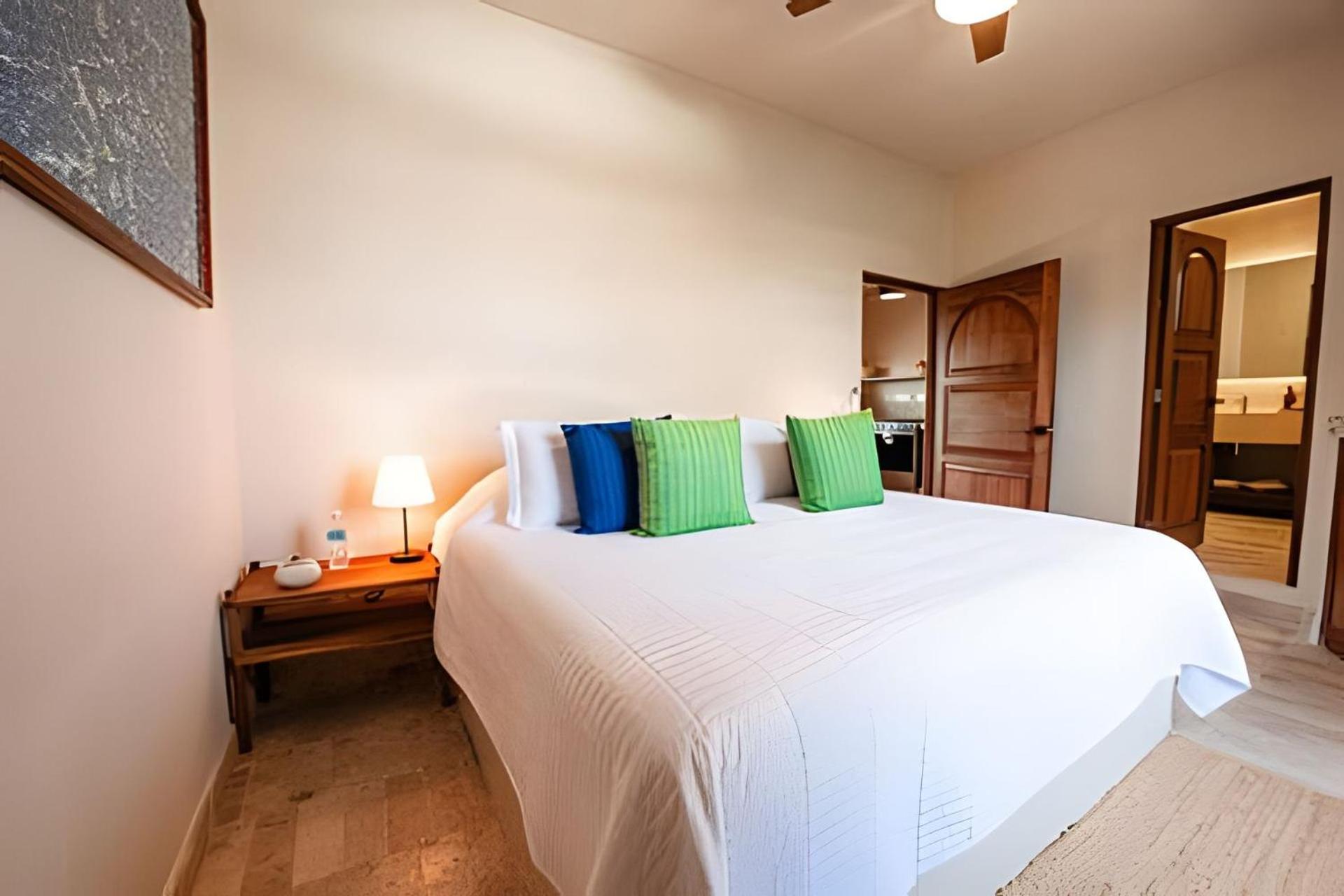 Ein-Zimmer-Apartment mit Balkon und Meerblick