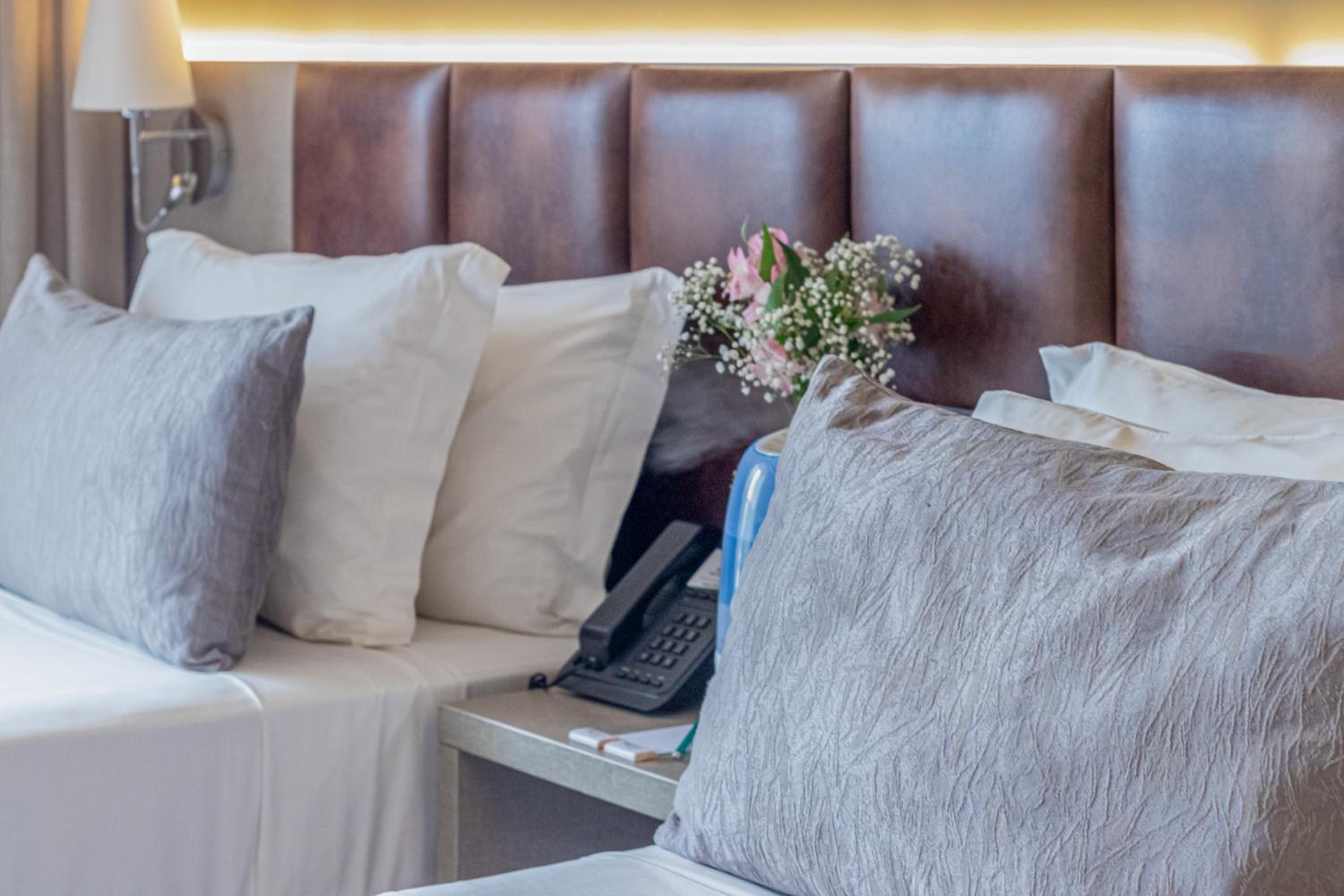 Luxury Twin Room - Photo 8