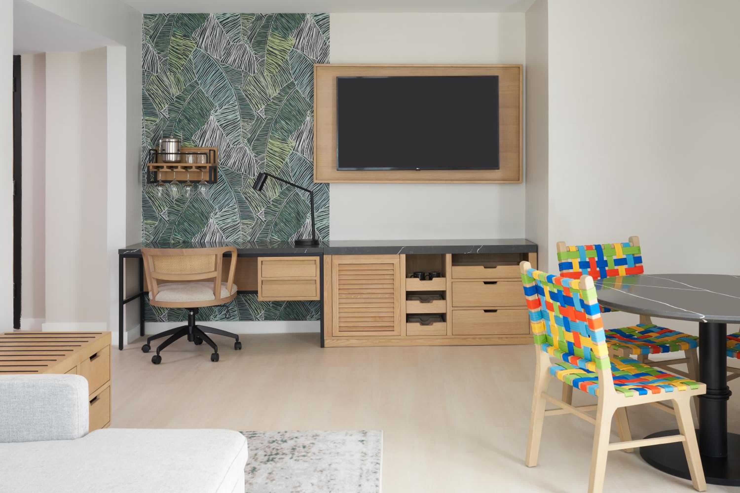 One-Bedroom Junior Suite - Photo 10