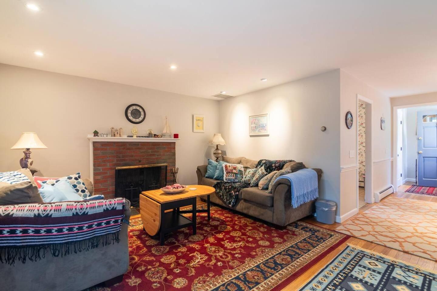 Four-Bedroom House photo 3