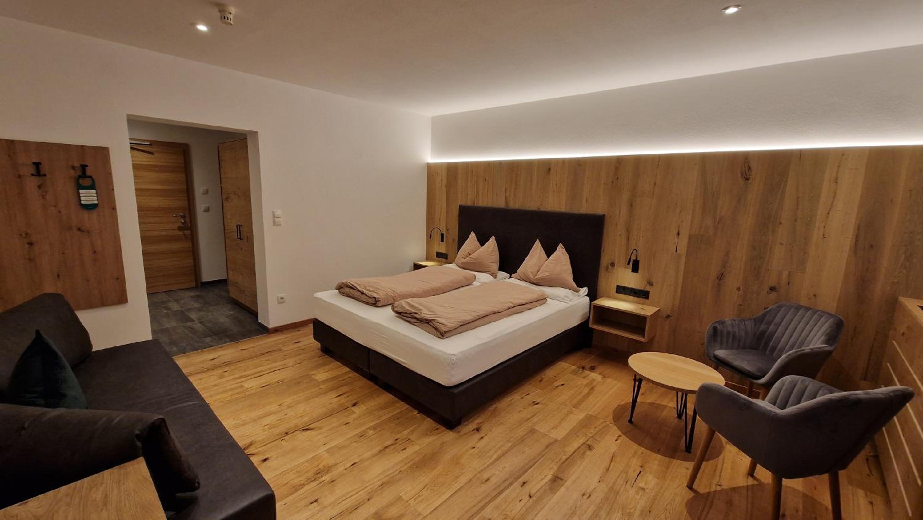 Double Room - Photo 12