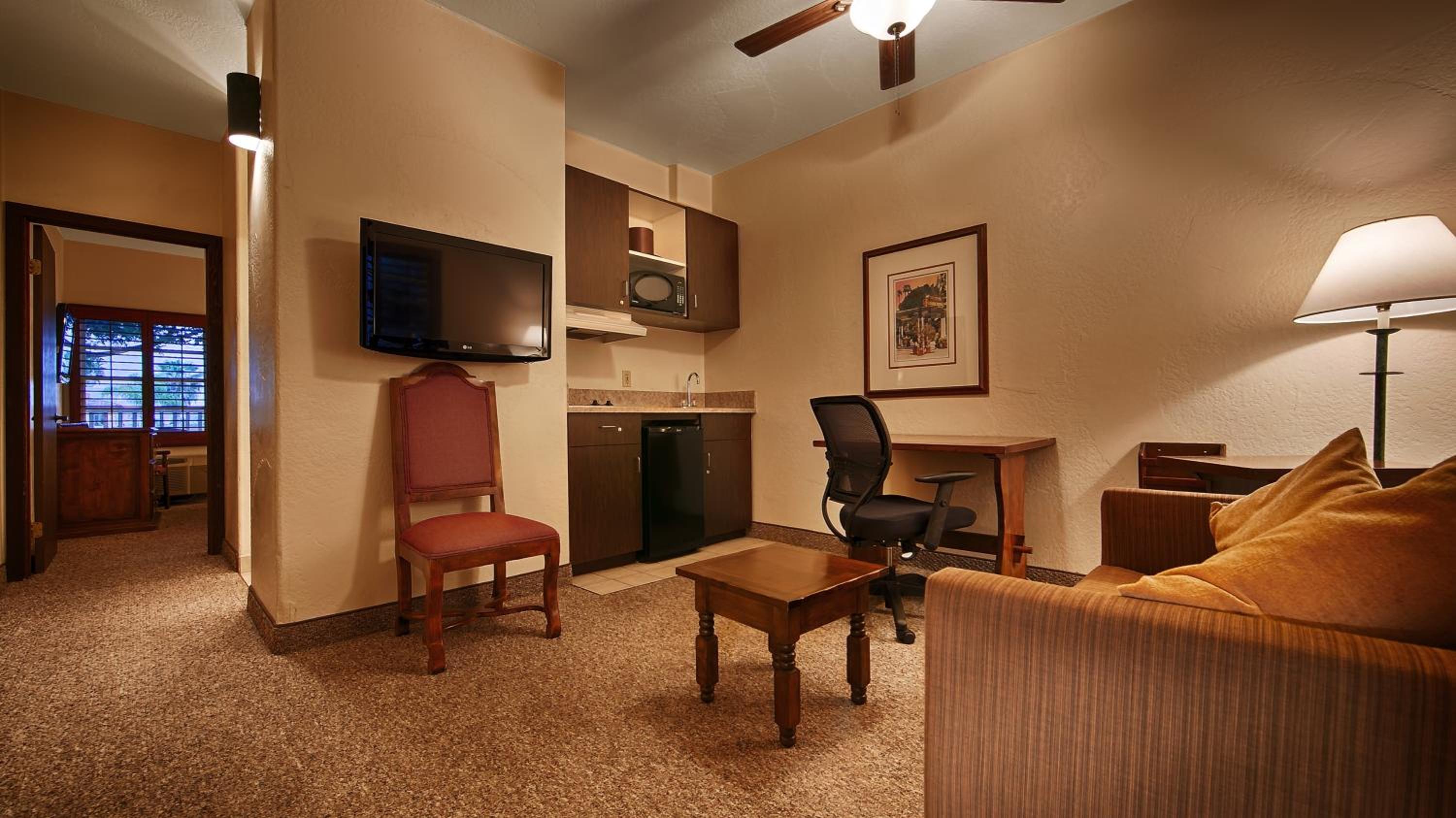 Deluxe King Room - Photo 1