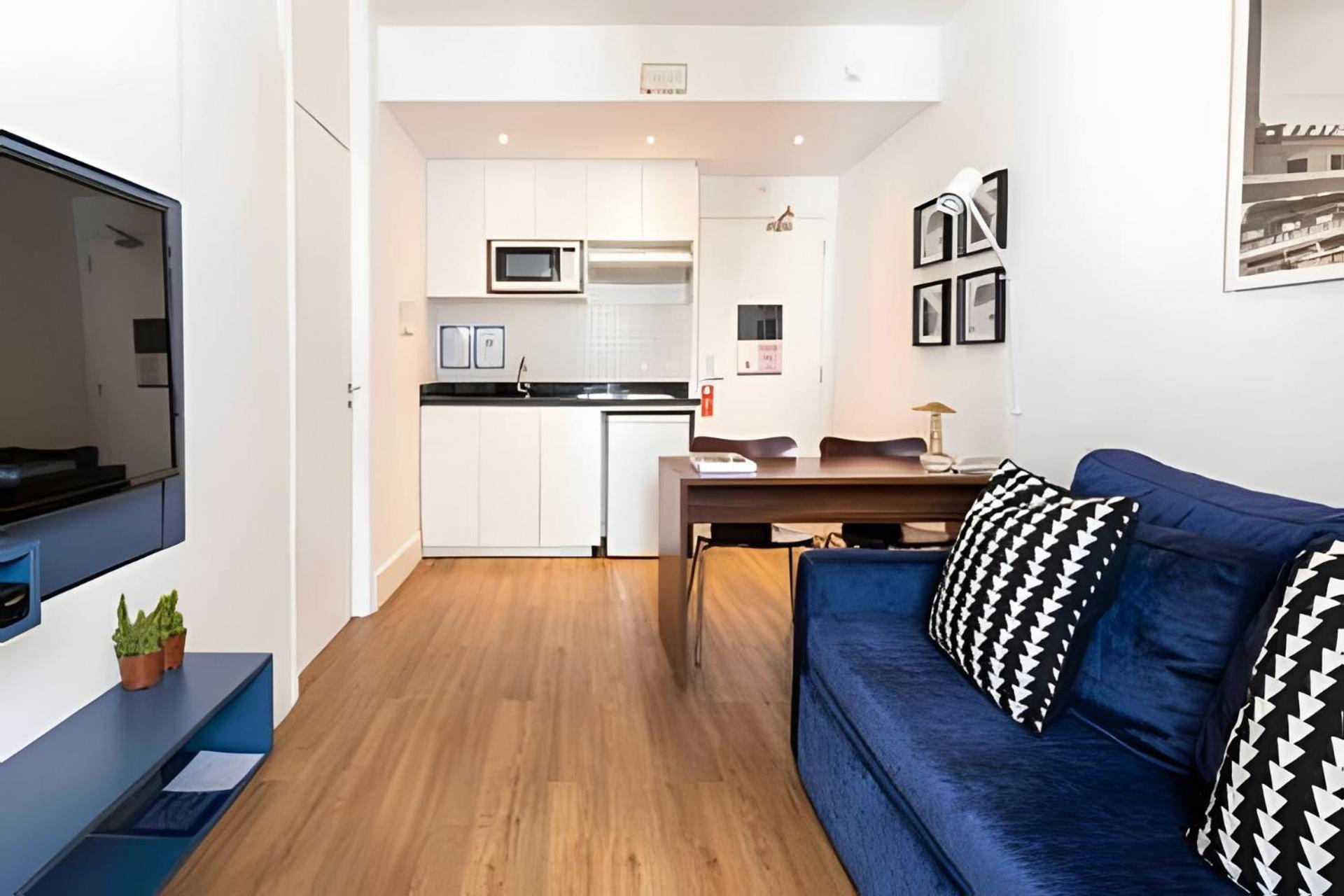 Deluxe One-Bedroom Apartment