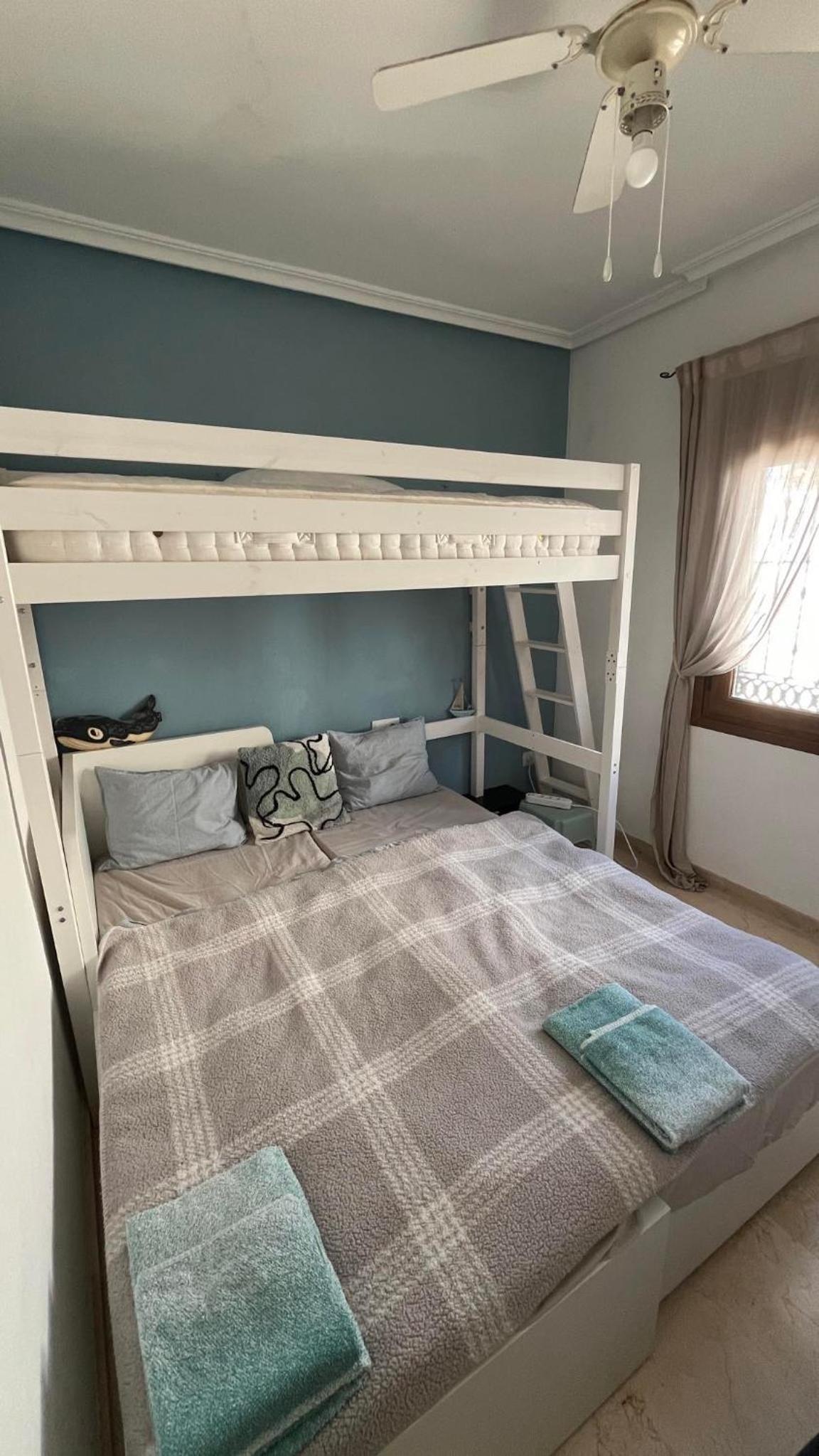 Apartamento con vista a la piscina