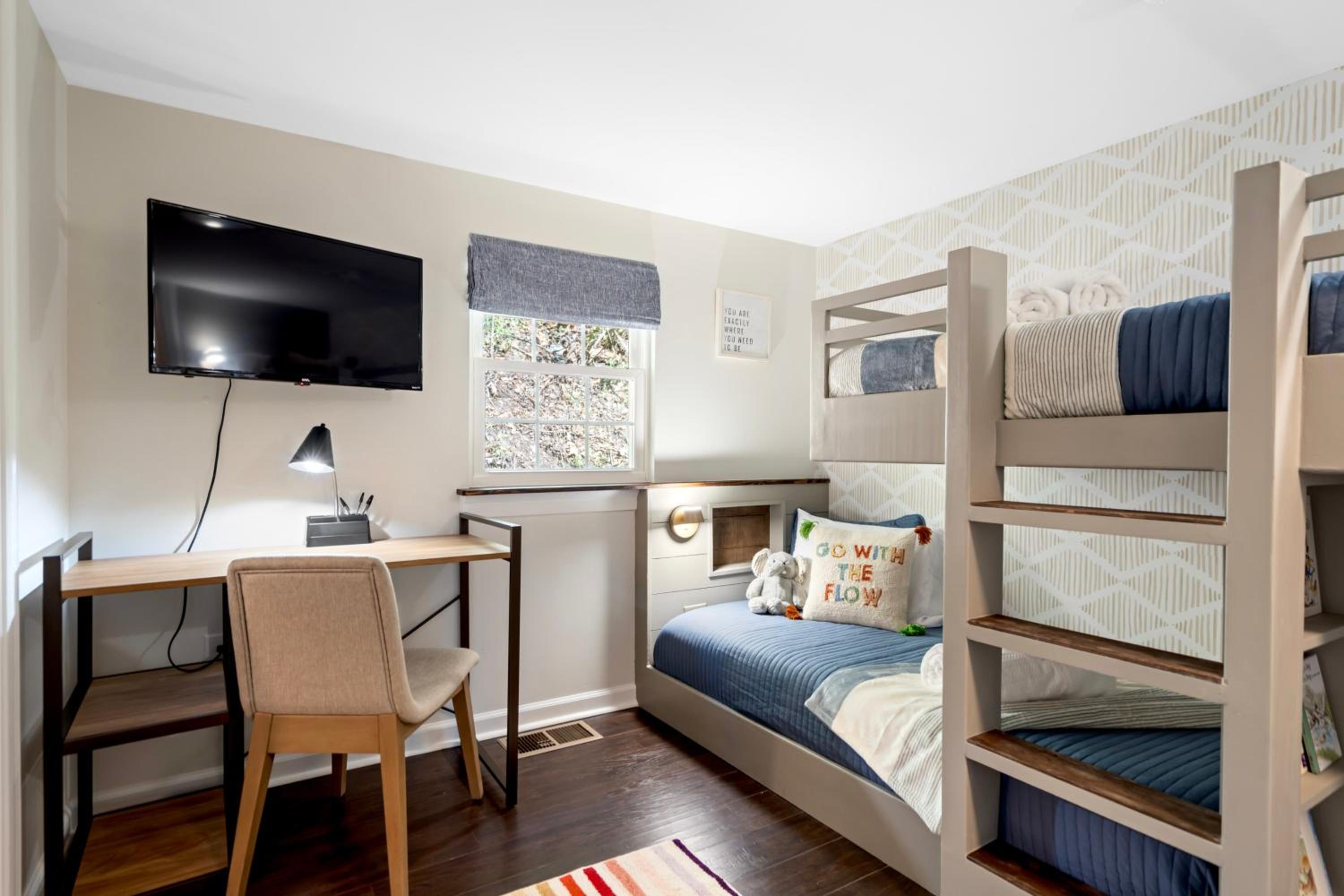 Seven-Bedroom House photo 1