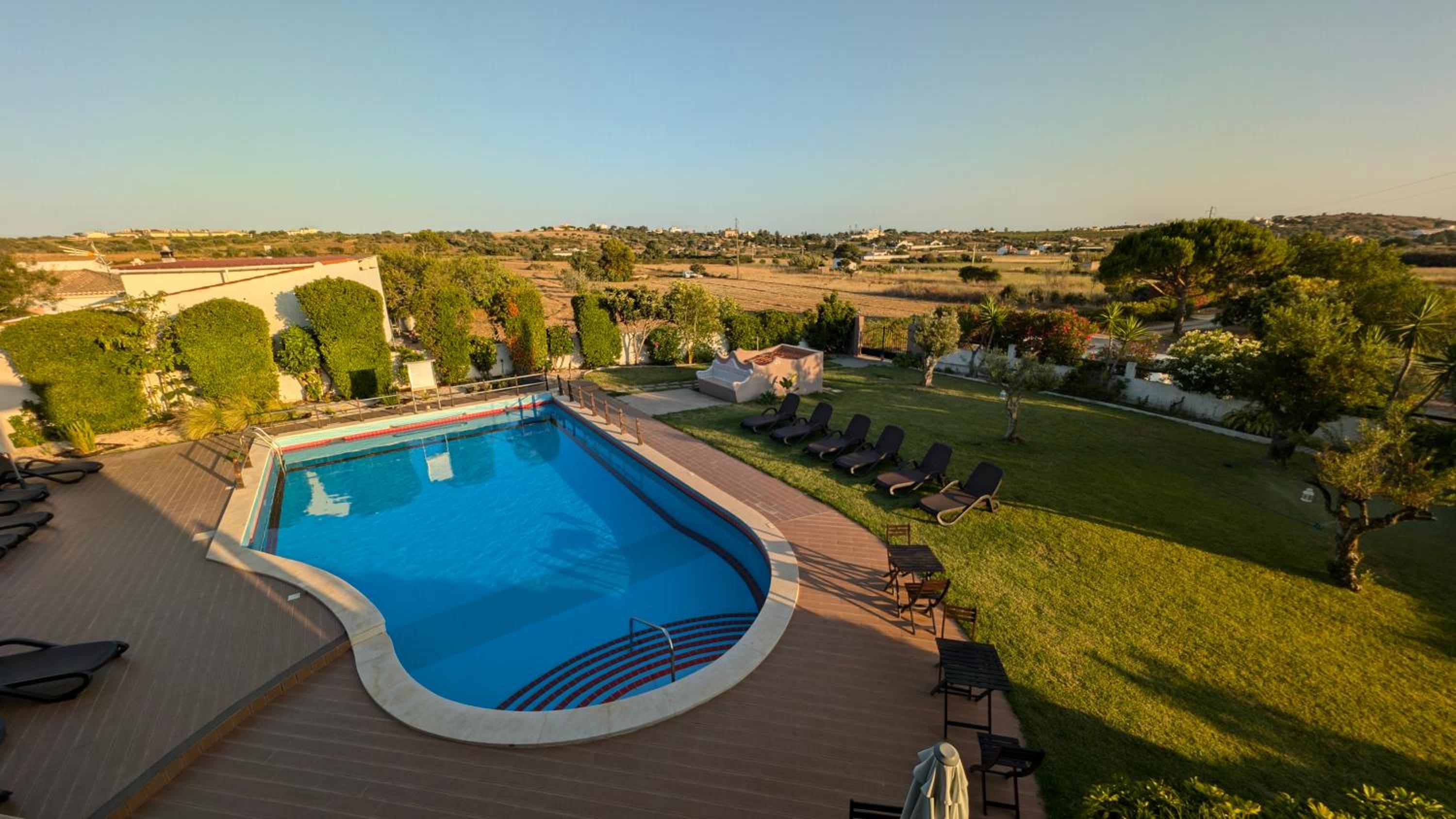 Double Room with Pool View - Photo 15