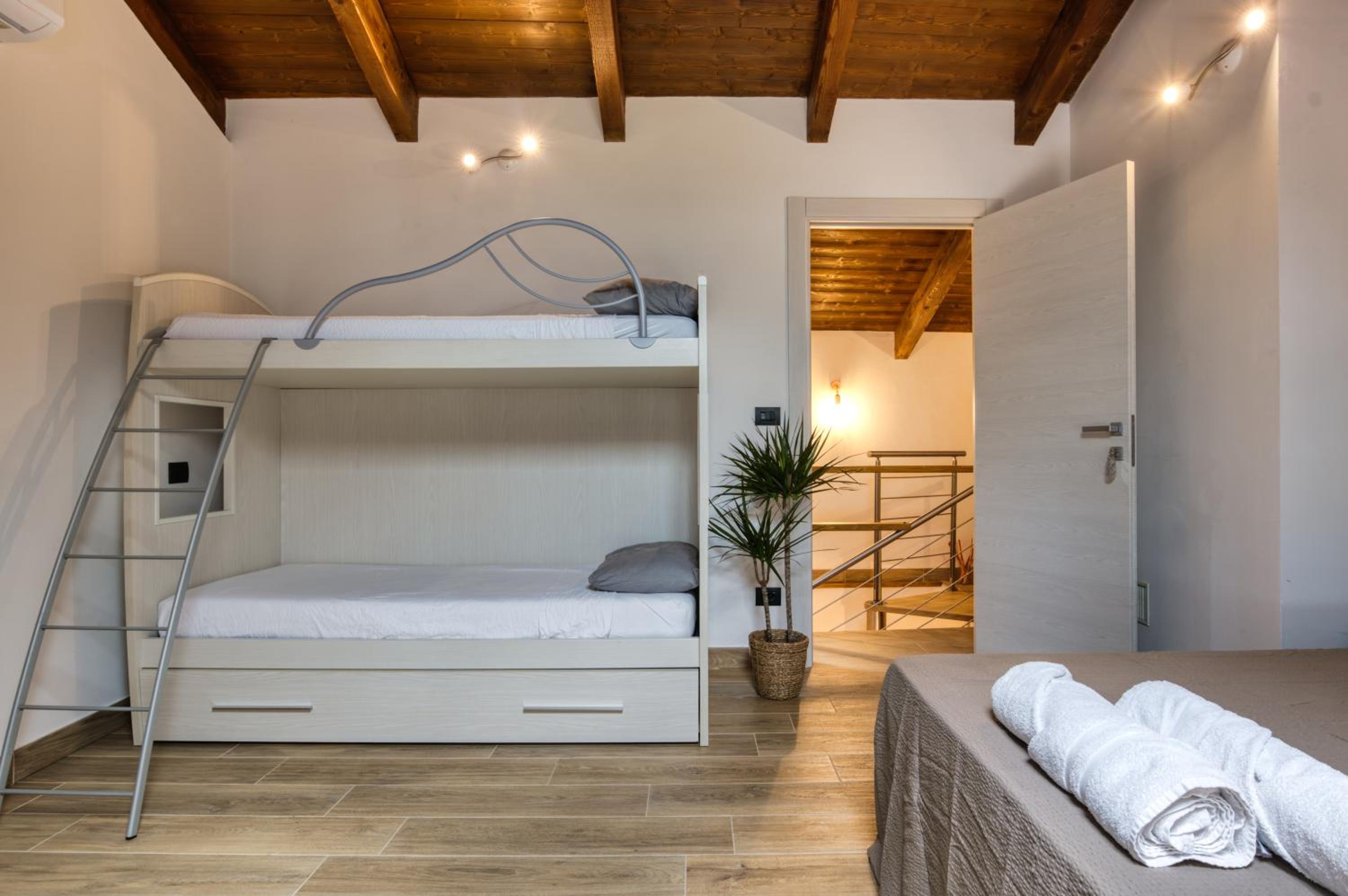 Large Double or Twin Room photo 1