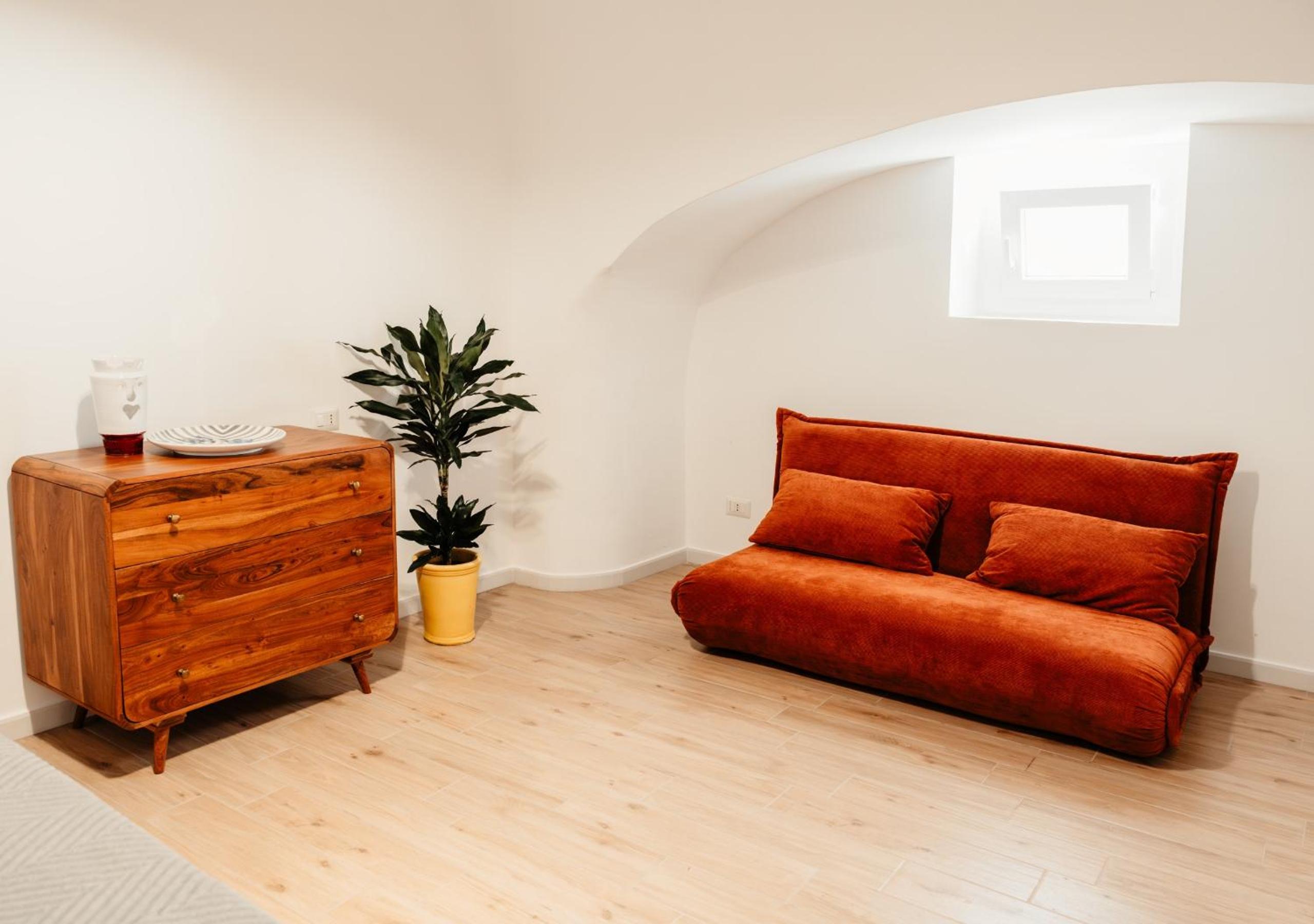 Deluxe One-Bedroom Apartment photo 3