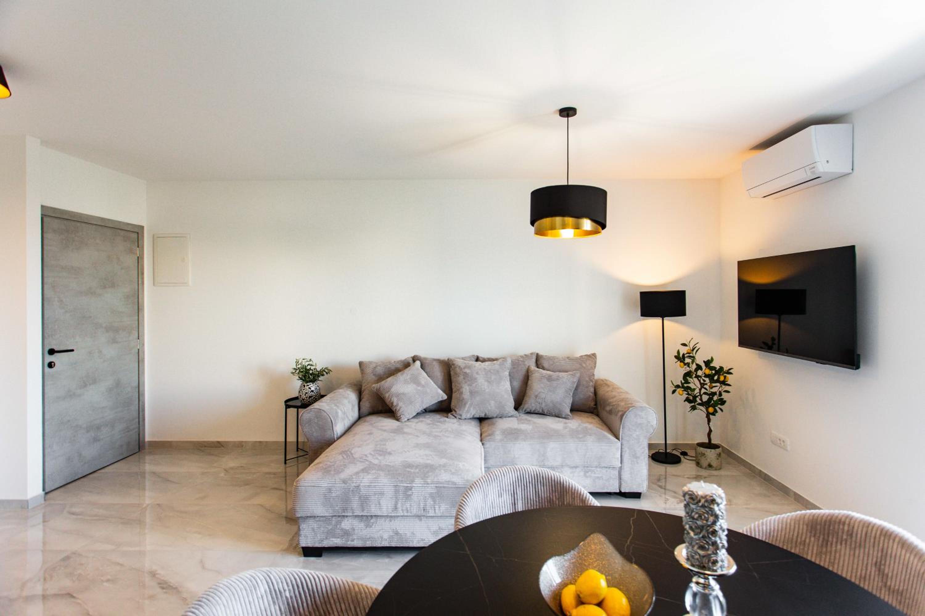 One-Bedroom Apartment With Balcony And Sea View