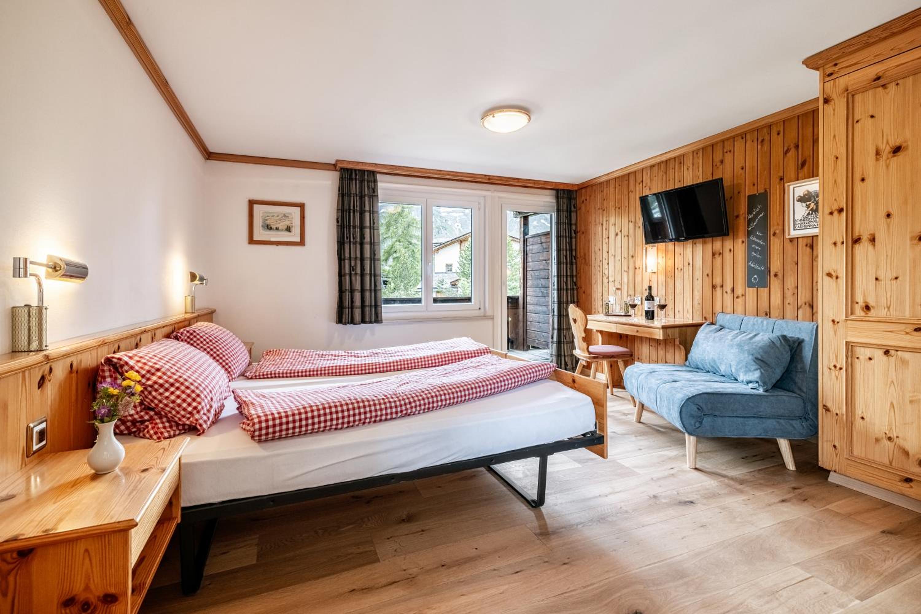 Double Room with Balcony - Photo 1