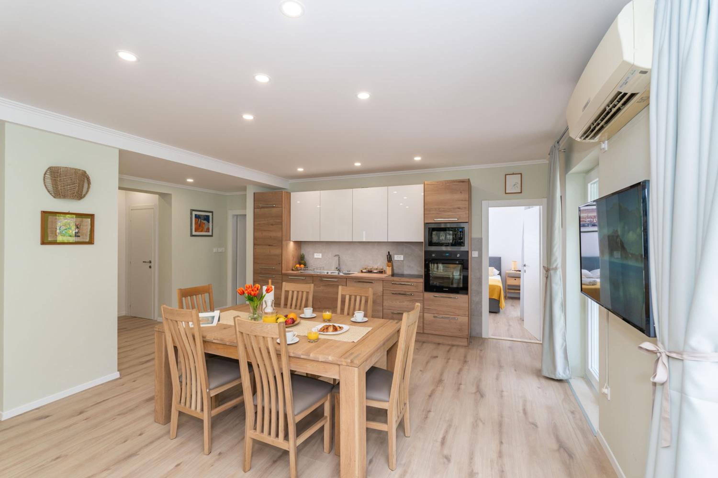 Two-Bedroom Apartment with Terrace and Sea View photo 3