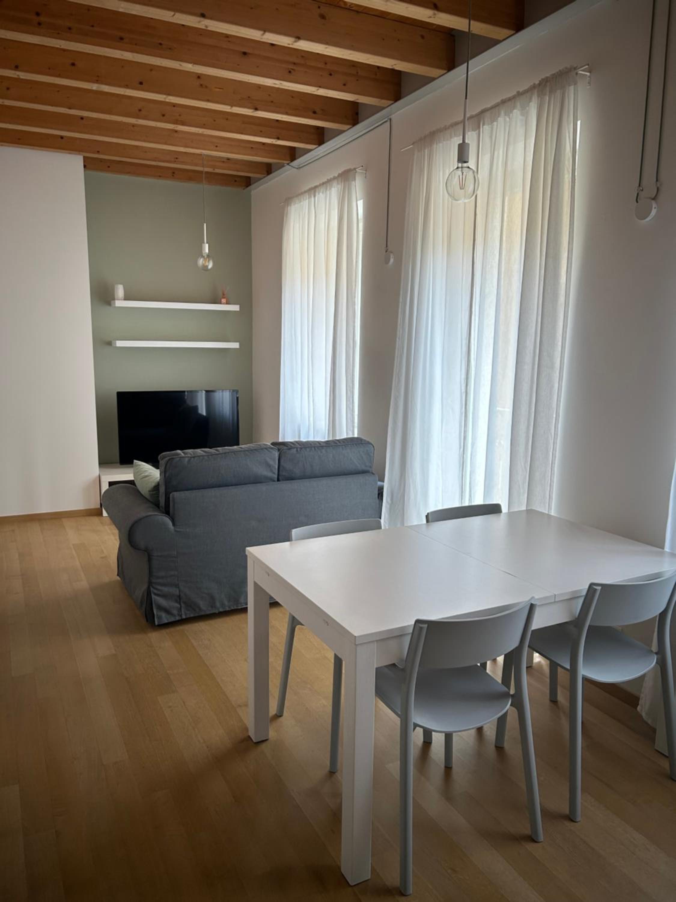 One-Bedroom Apartment photo 1
