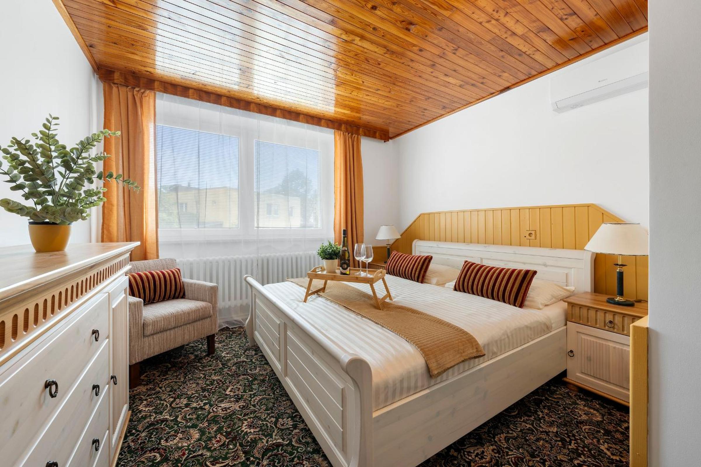 Family Room with Private Bathroom photo 1