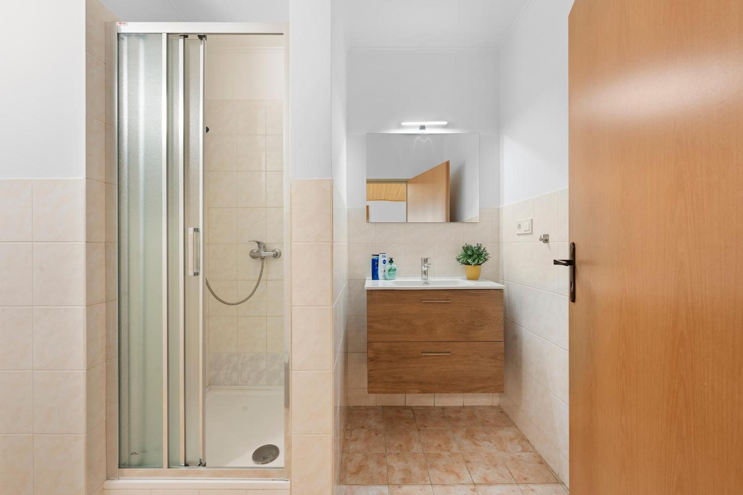 Triple Room with Private Bathroom photo 3