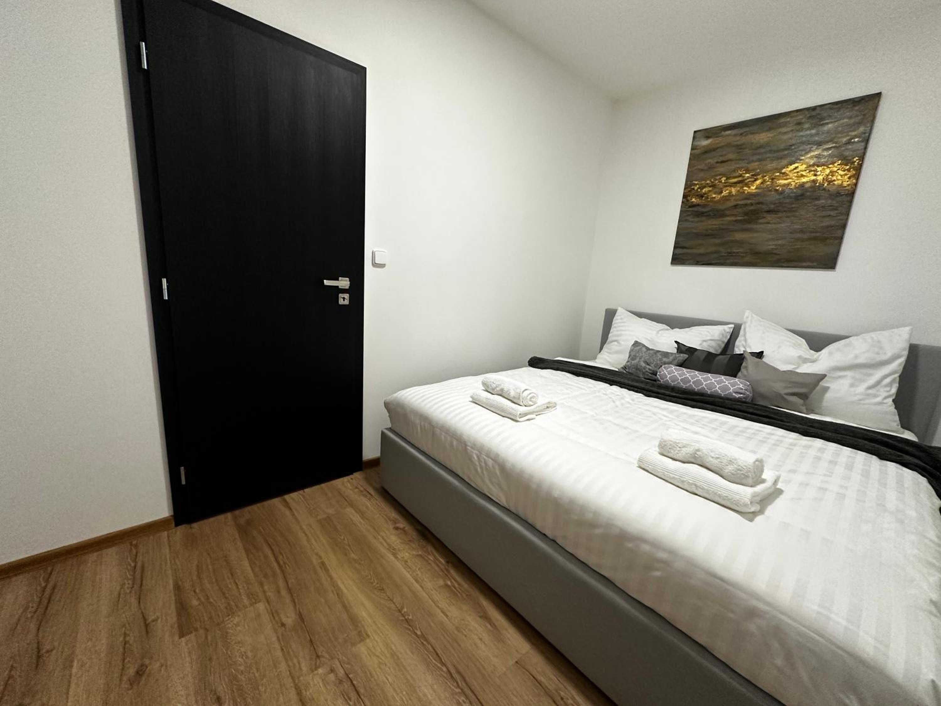 One-Bedroom Apartment photo 1