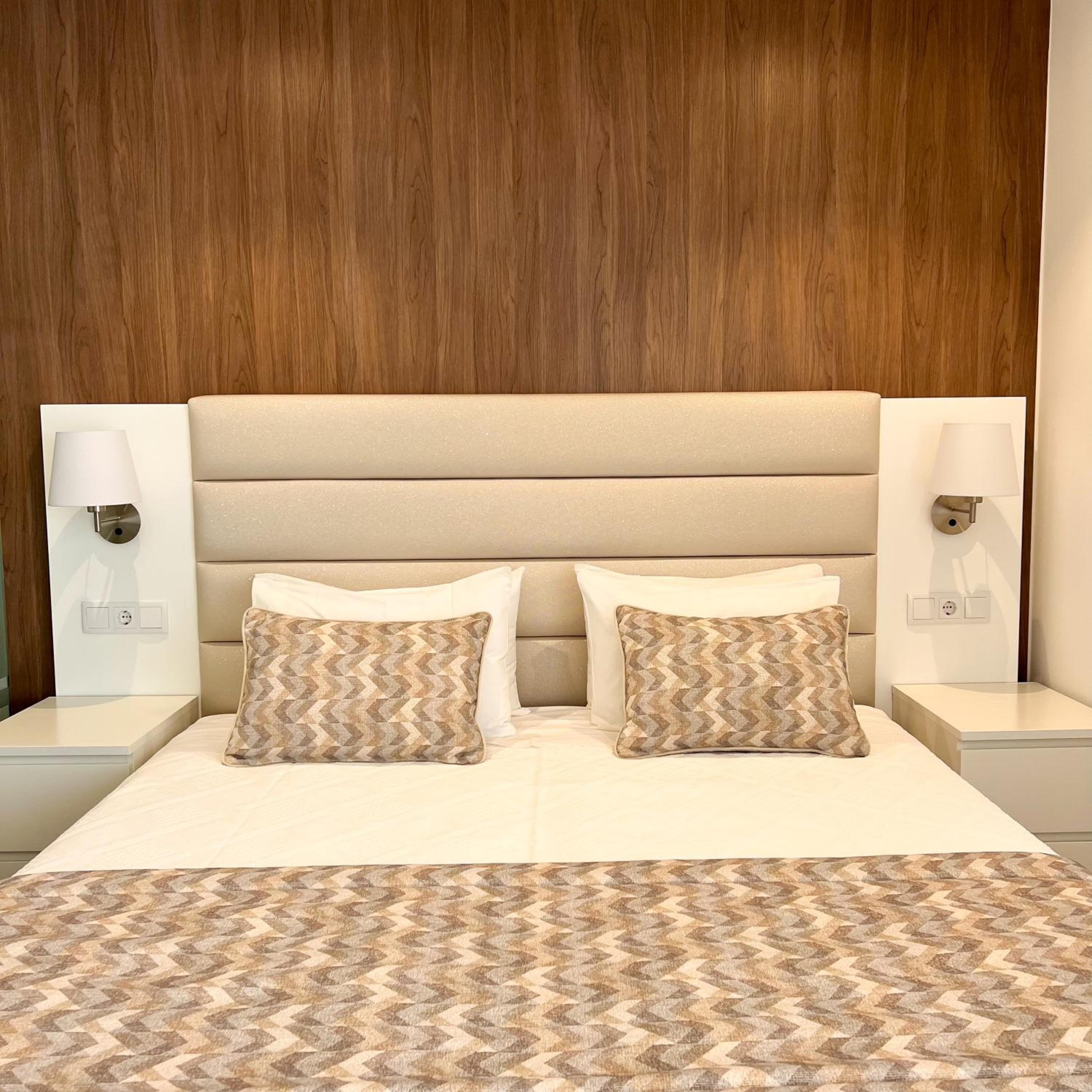 Deluxe Twin Room - Photo 2