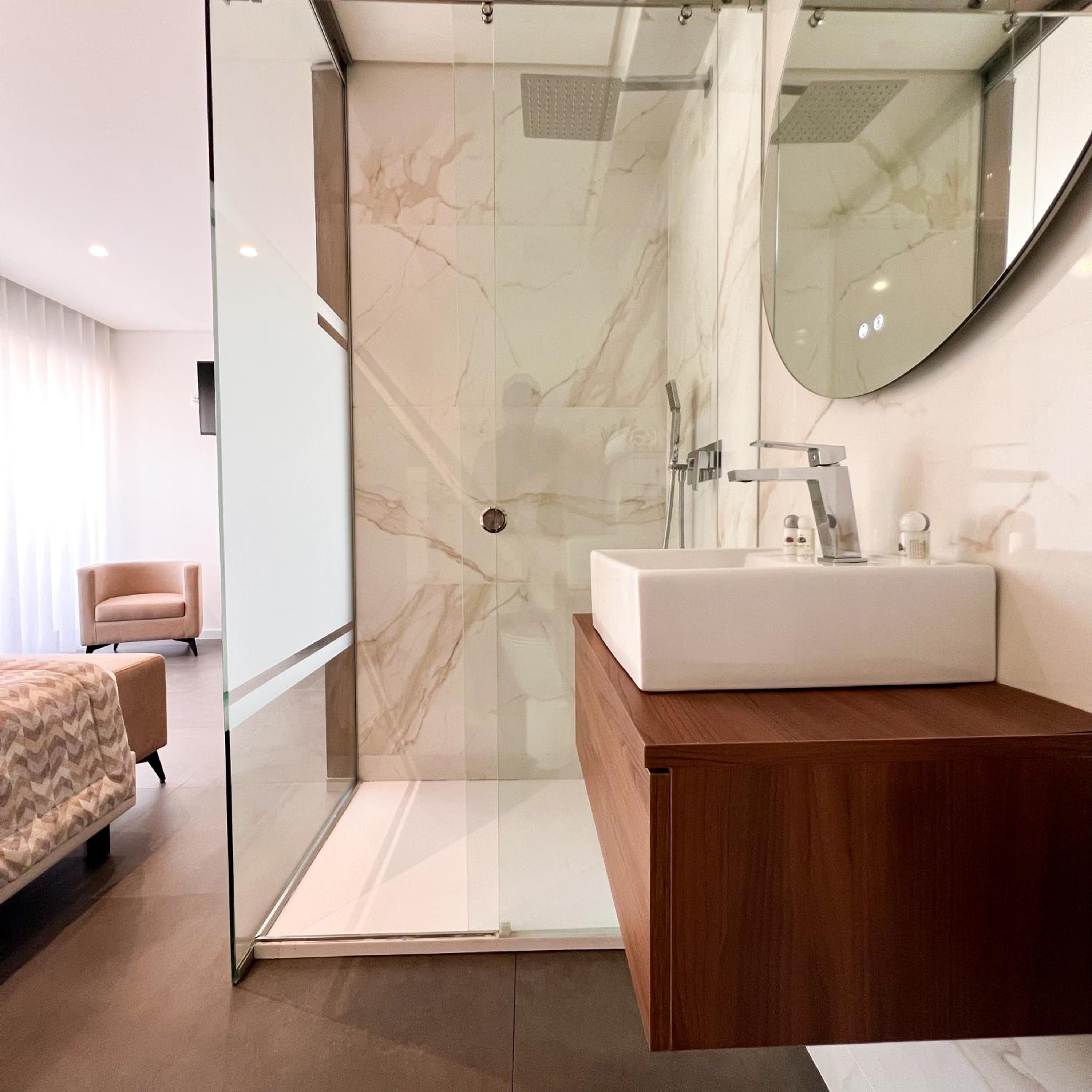 Deluxe Twin Room - Photo 9