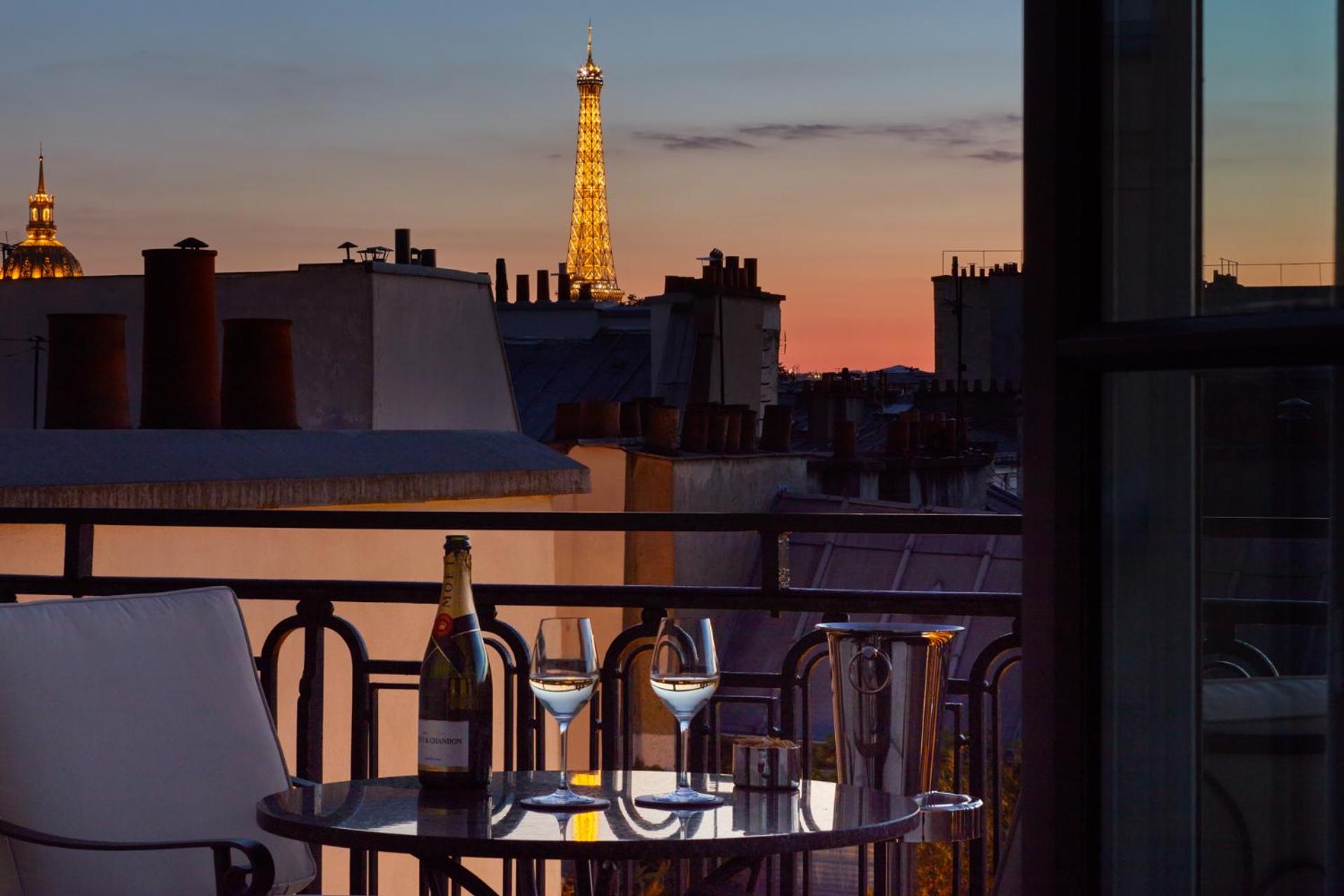 Classic Room - Eiffel Tower View photo 2