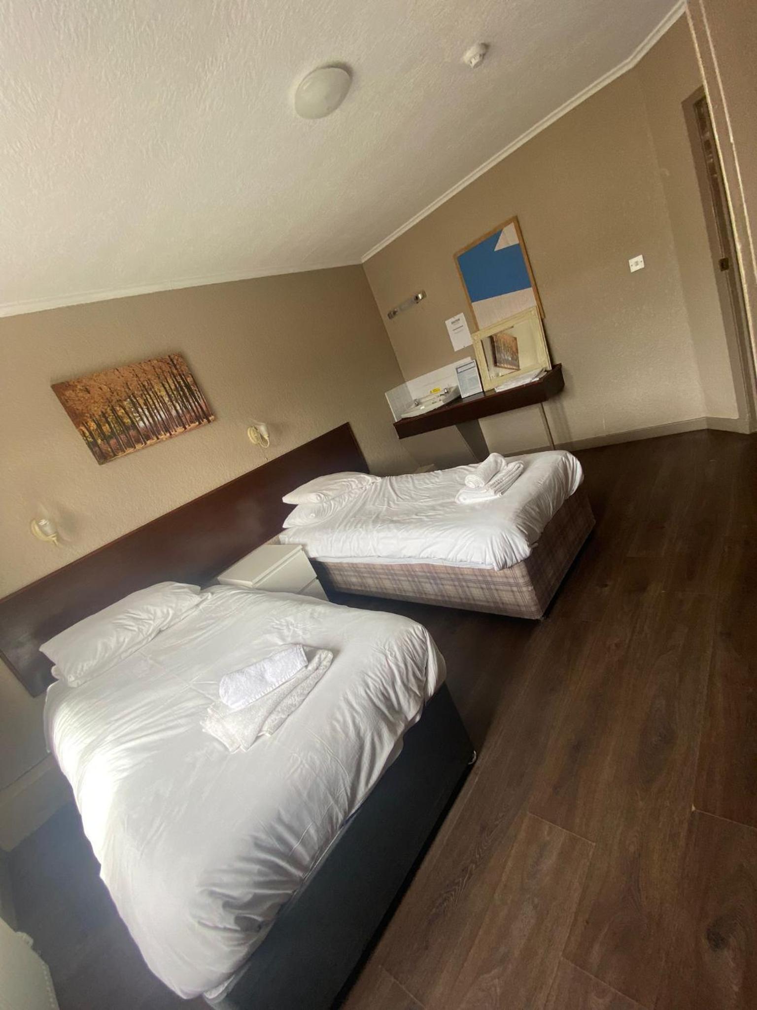Standard Twin Room with Shared Bathroom