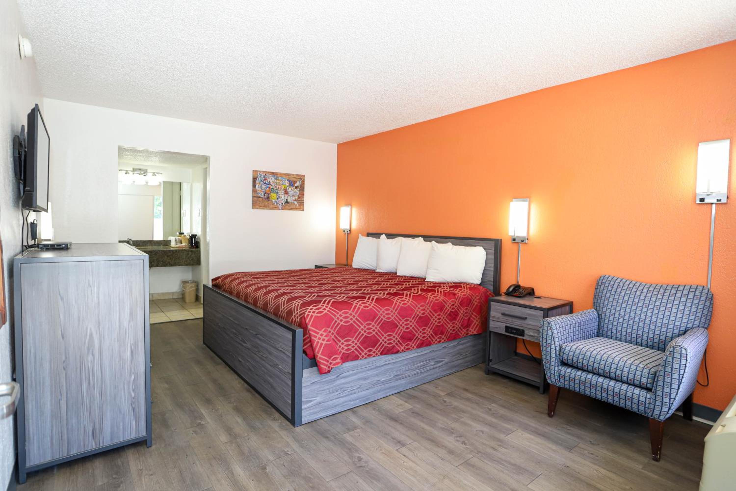 Deluxe King Suite photo 2