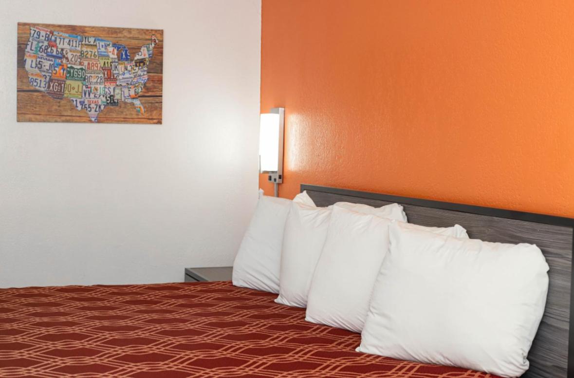 Deluxe King Suite photo 3