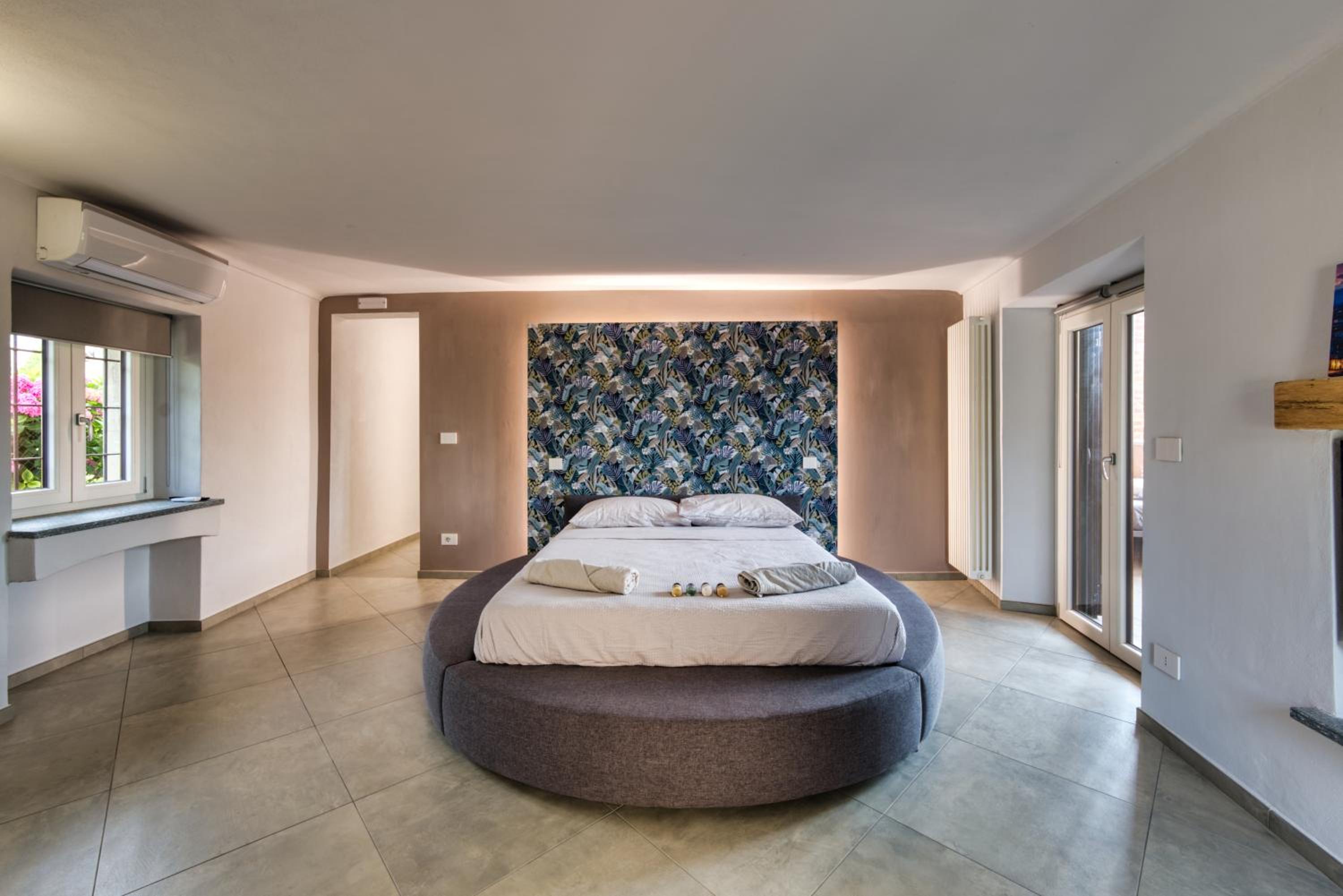 Deluxe Suite with Spa Bath photo 1