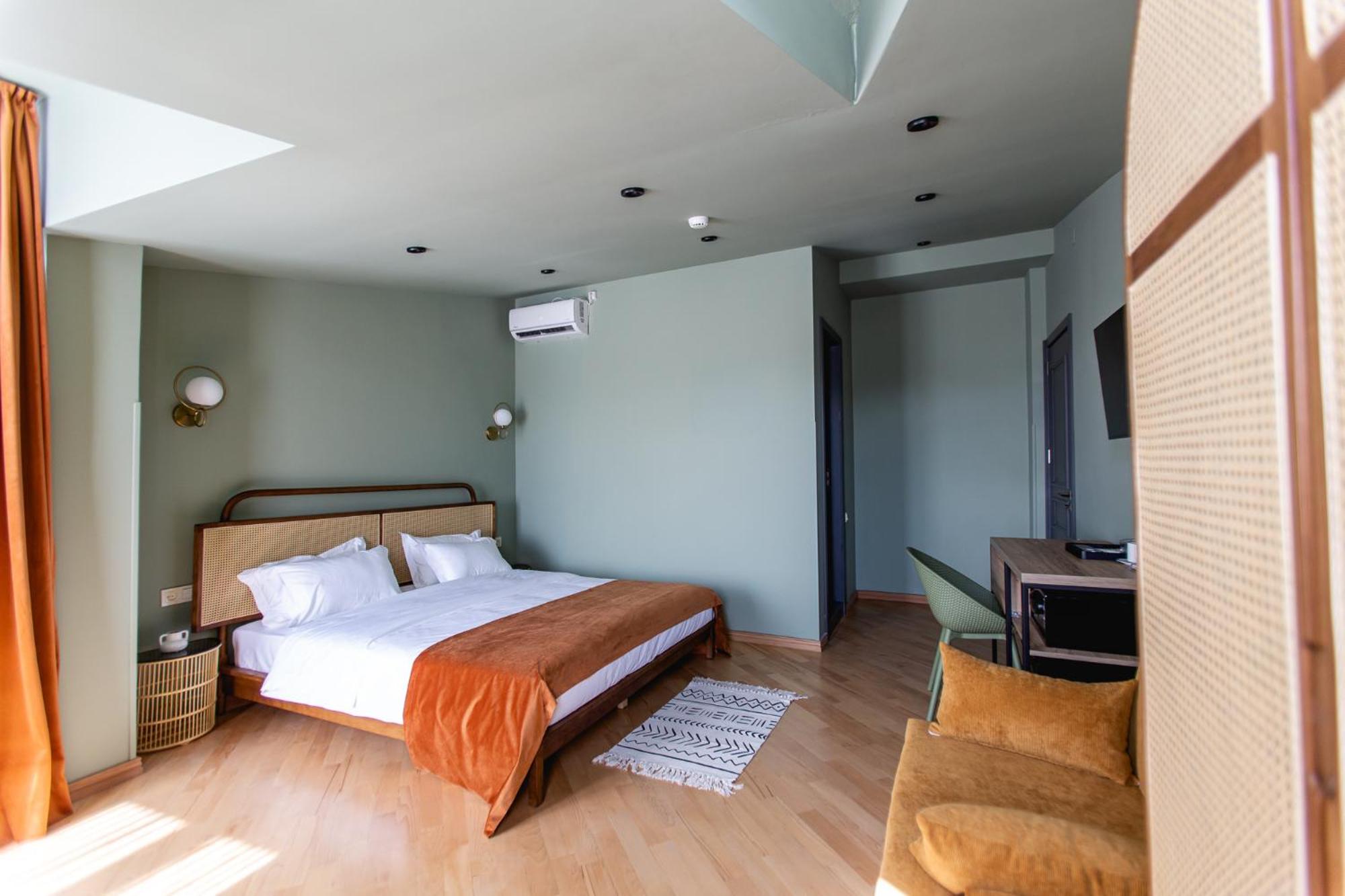 Deluxe Double Room photo 2