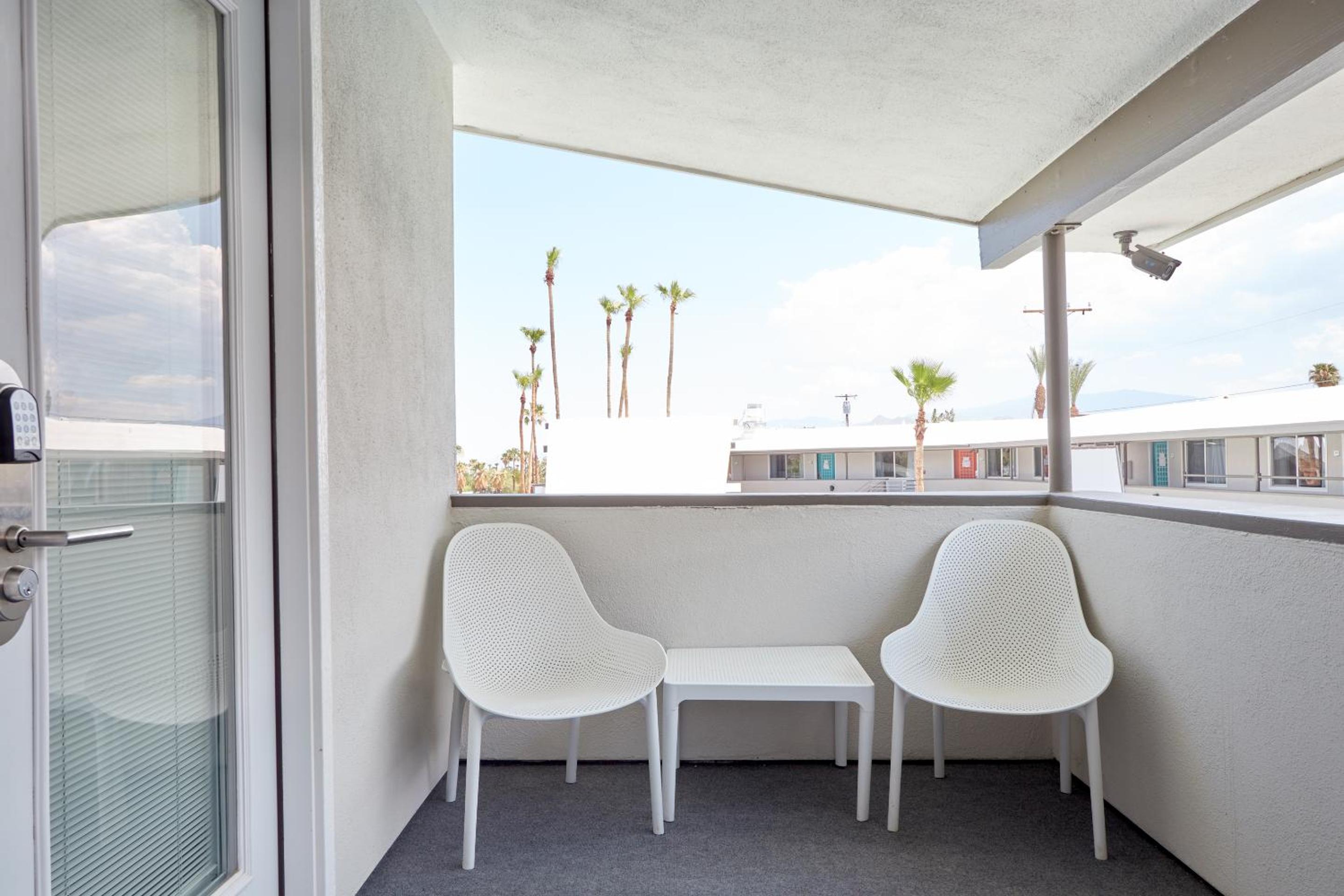 King Room with Balcony photo 2