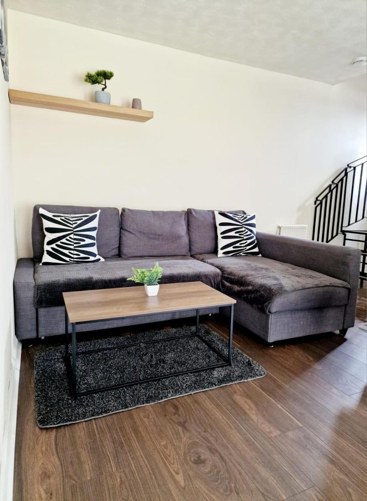 One-Bedroom House photo 1