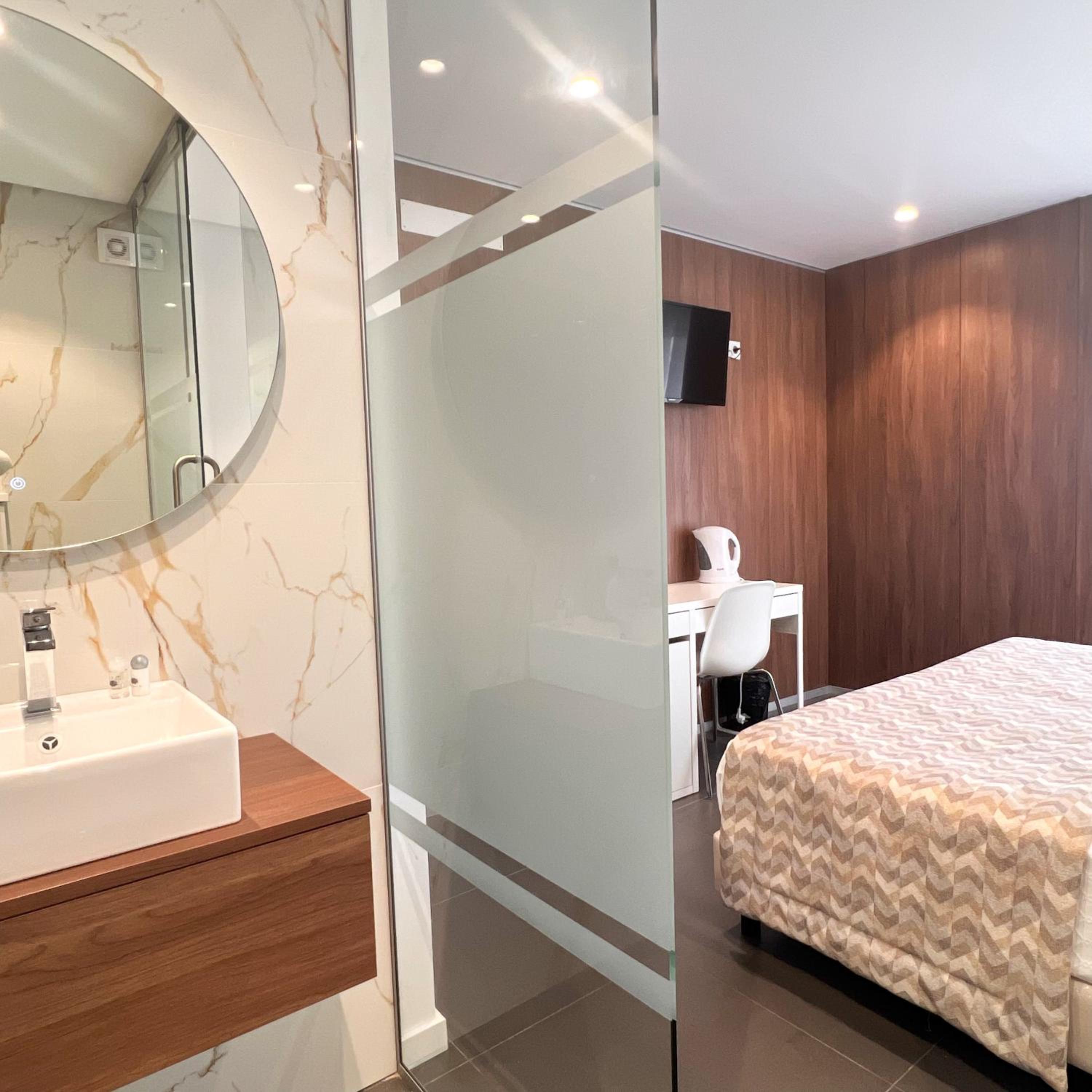 Standard Twin Room - Photo 10