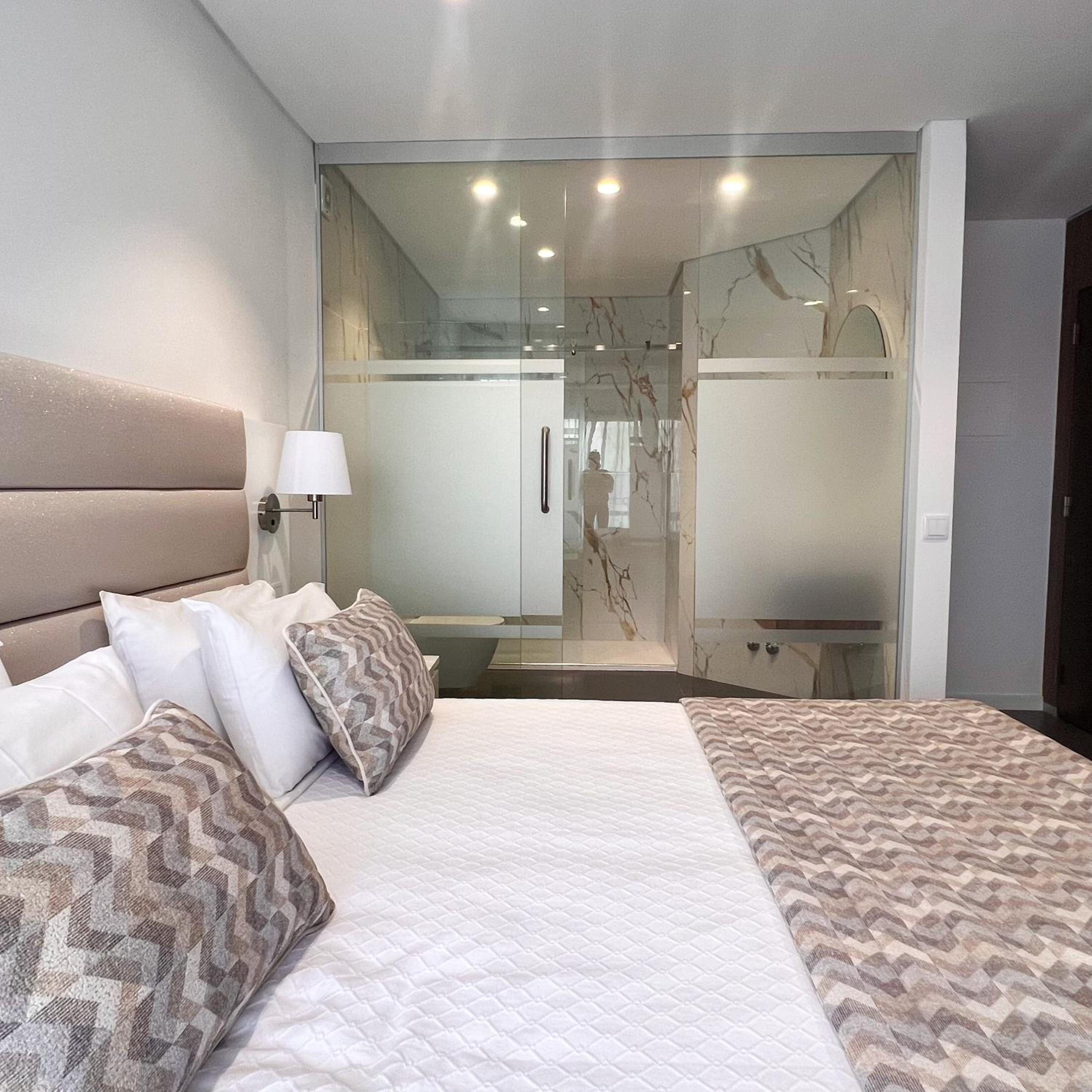 Standard Twin Room - Photo 4